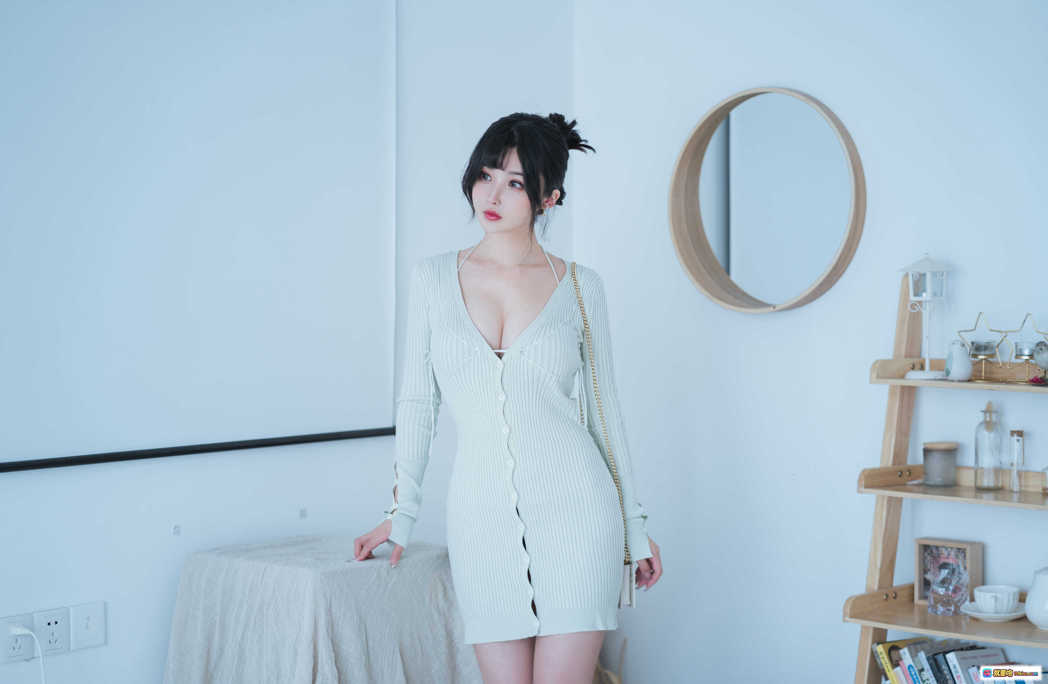 图片[1] - rioko凉凉子NO.076人妻毛衣写真｜温柔性感V领针织连衣裙居家风54P高清图集 - 就要吻