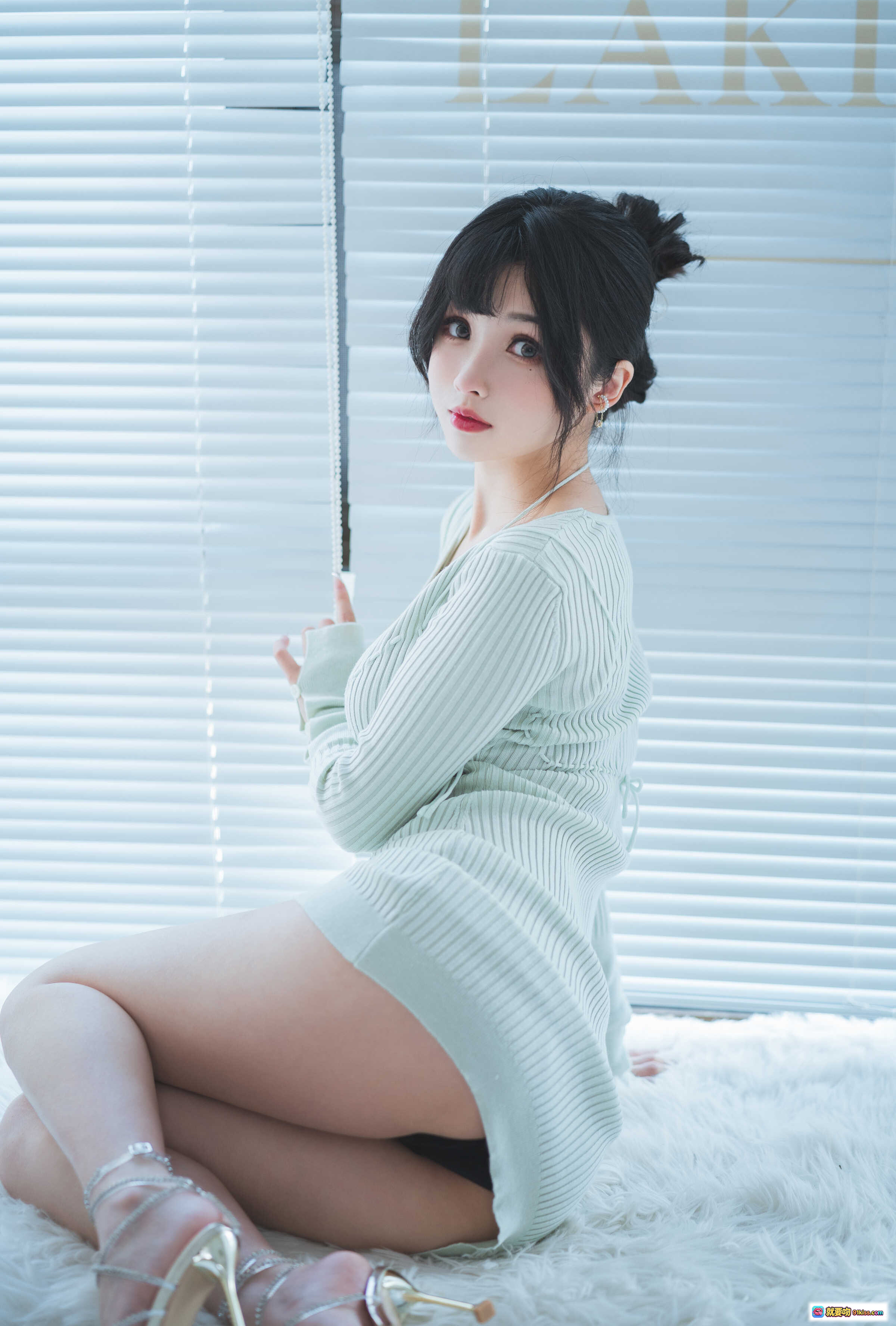 图片[9] - rioko凉凉子NO.076人妻毛衣写真｜温柔性感V领针织连衣裙居家风54P高清图集 - 就要吻