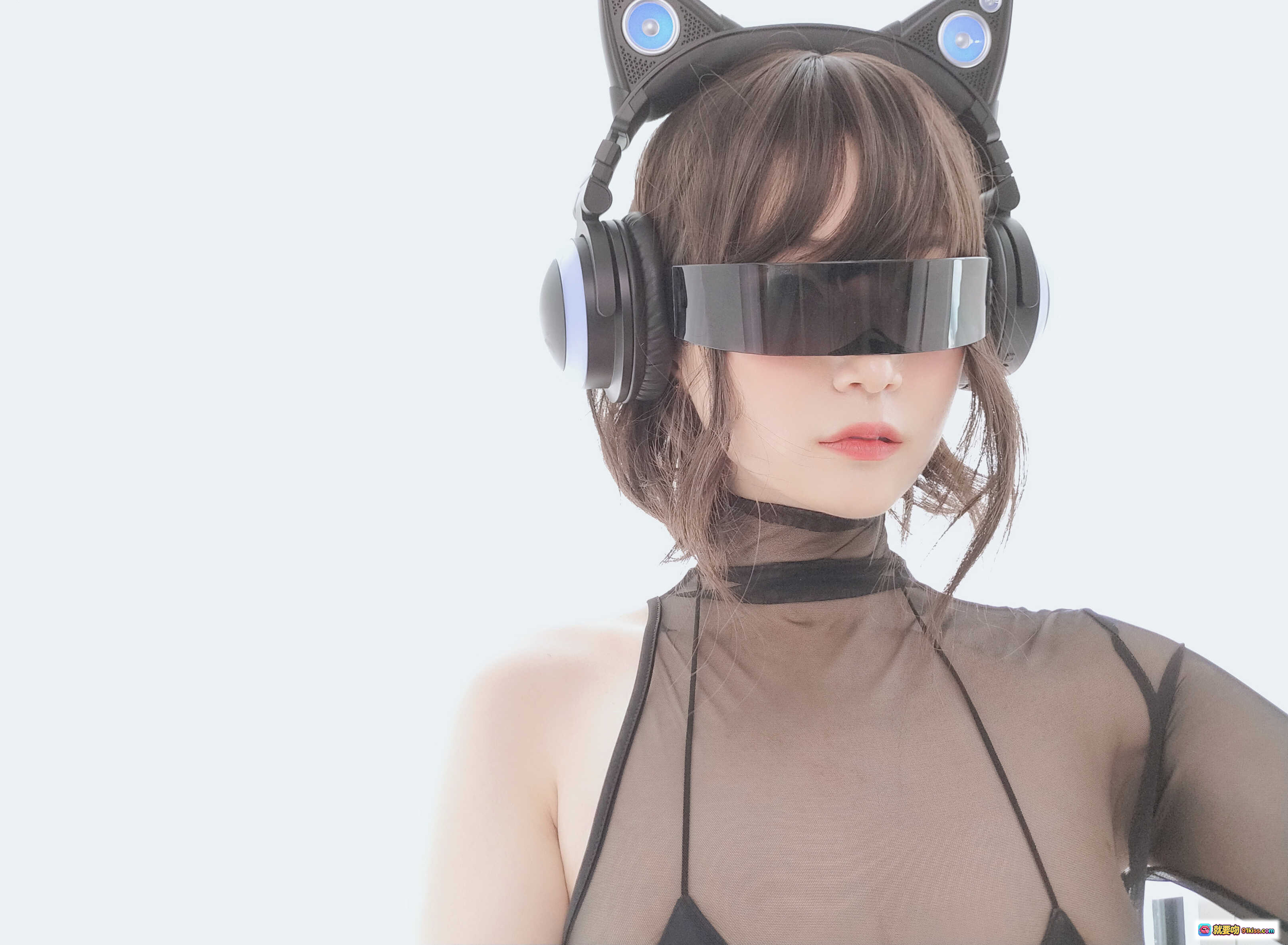 图片[6] - 白银81 NO.011 电子喵写真集｜猫耳耳机+黑色透视紧身衣+皮质束腰+性感跪姿+白色毛绒背景｜50P高清图集 - 就要吻