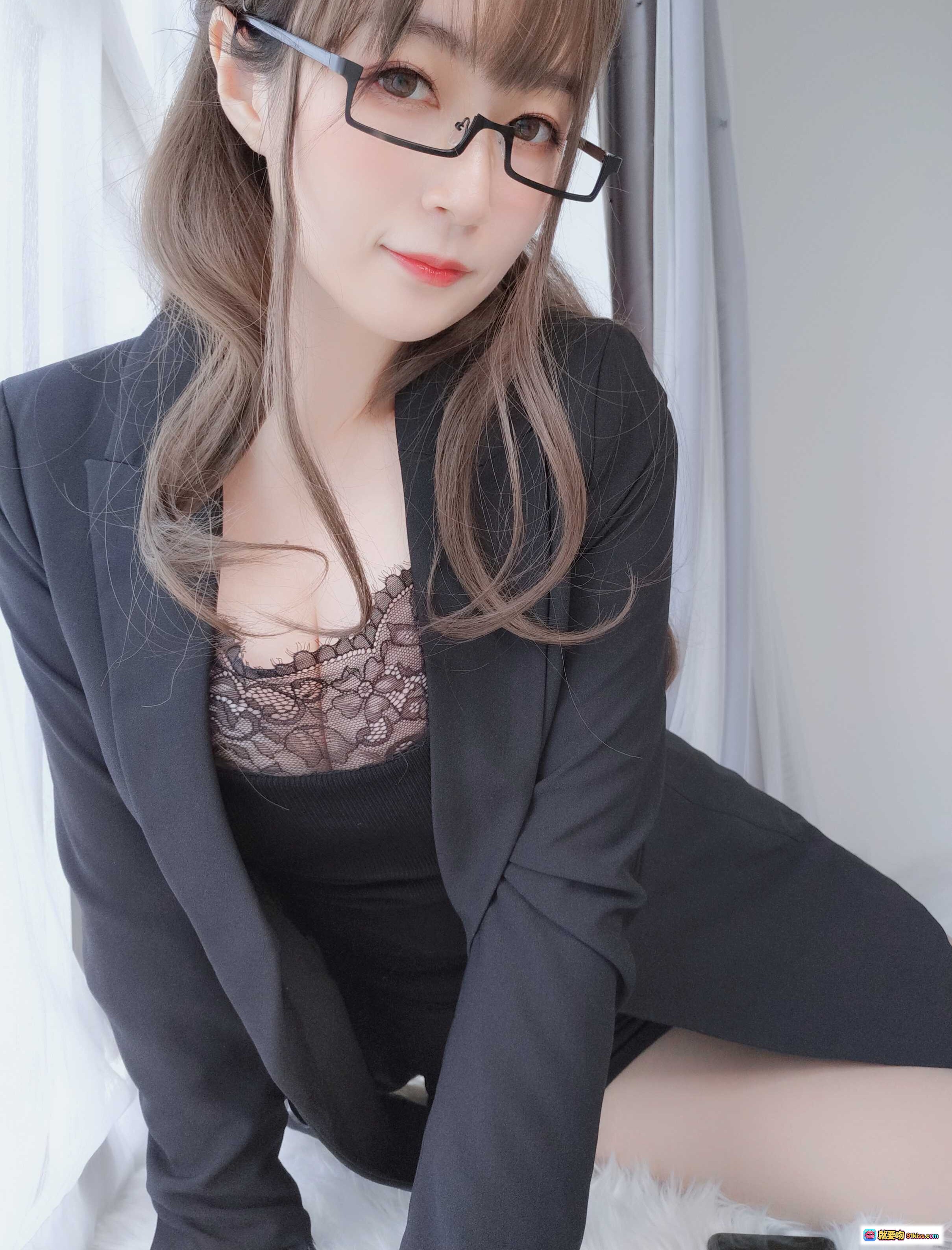 图片[2] - 白银81 NO.049 黑色蕾丝露肩上衣 眼镜少女写真 甜美性感风格 室内私房照 136P高清图集 - 就要吻