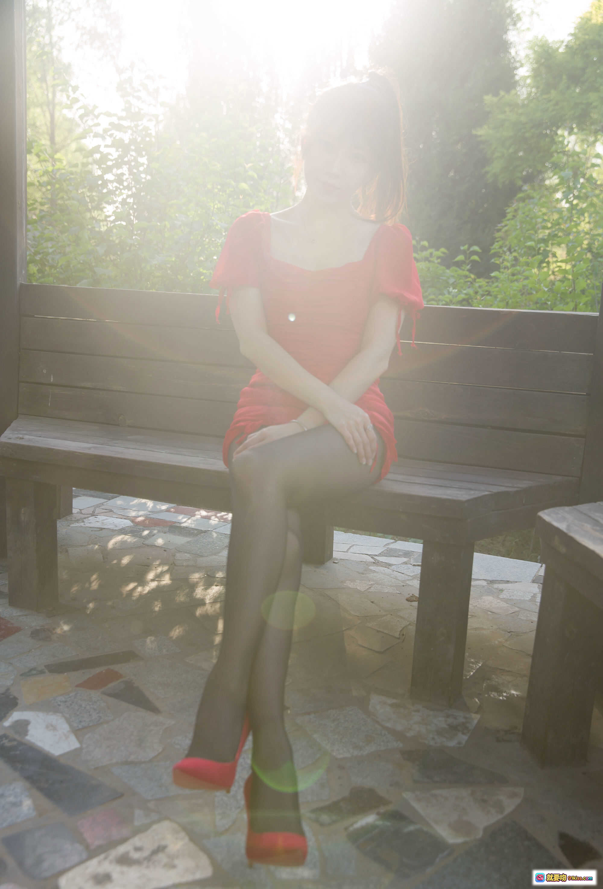 图片[7] - 小女巫露娜NO.025户外红裙黑丝美腿写真 红色连衣裙高跟鞋楼梯街拍性感优雅风 - 就要吻