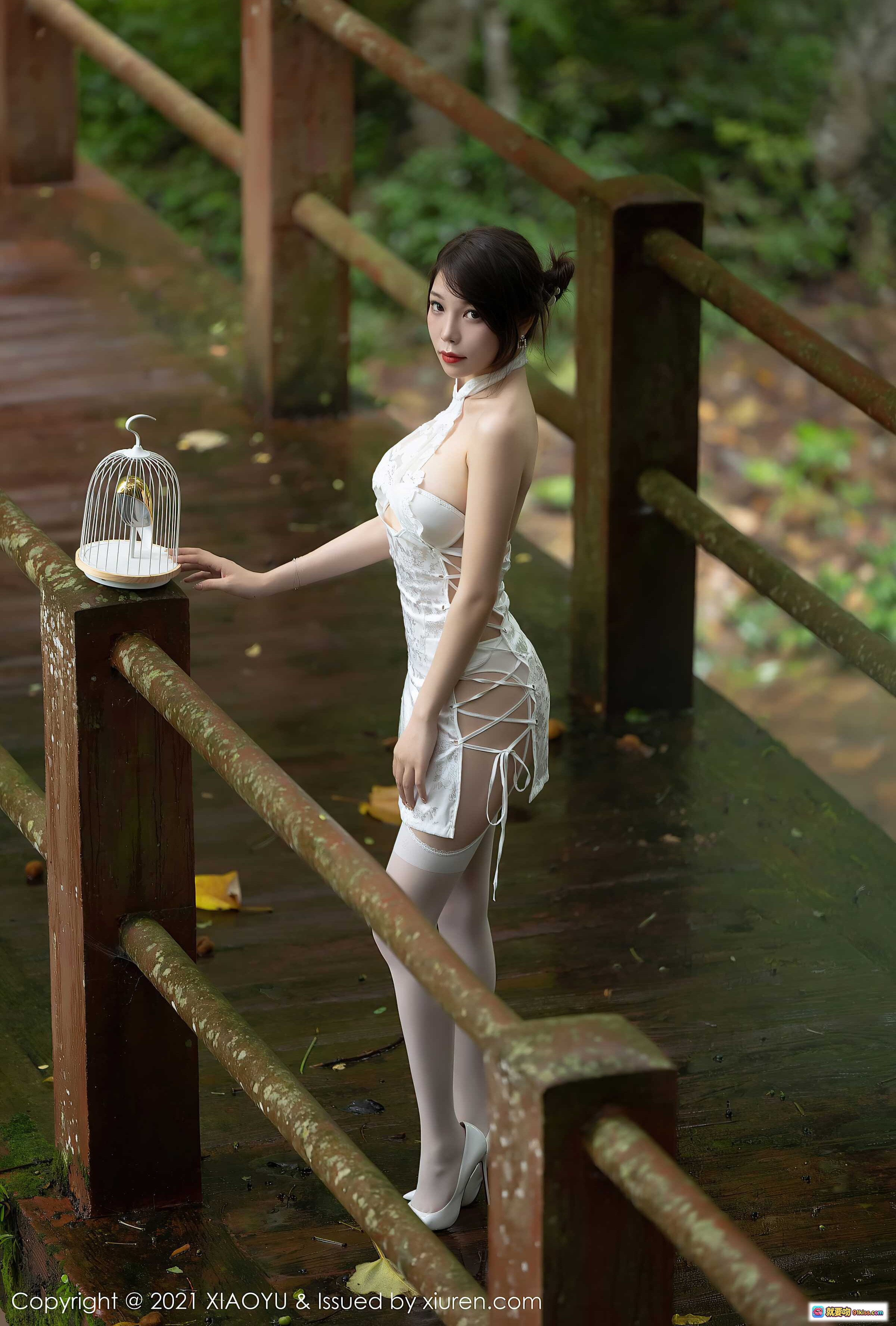 图片[7] - 芝芝Booty性感写真 | XIAOYU Vol.588 2021.08.09 金色露背短裙森林水边美拍 - 就要吻