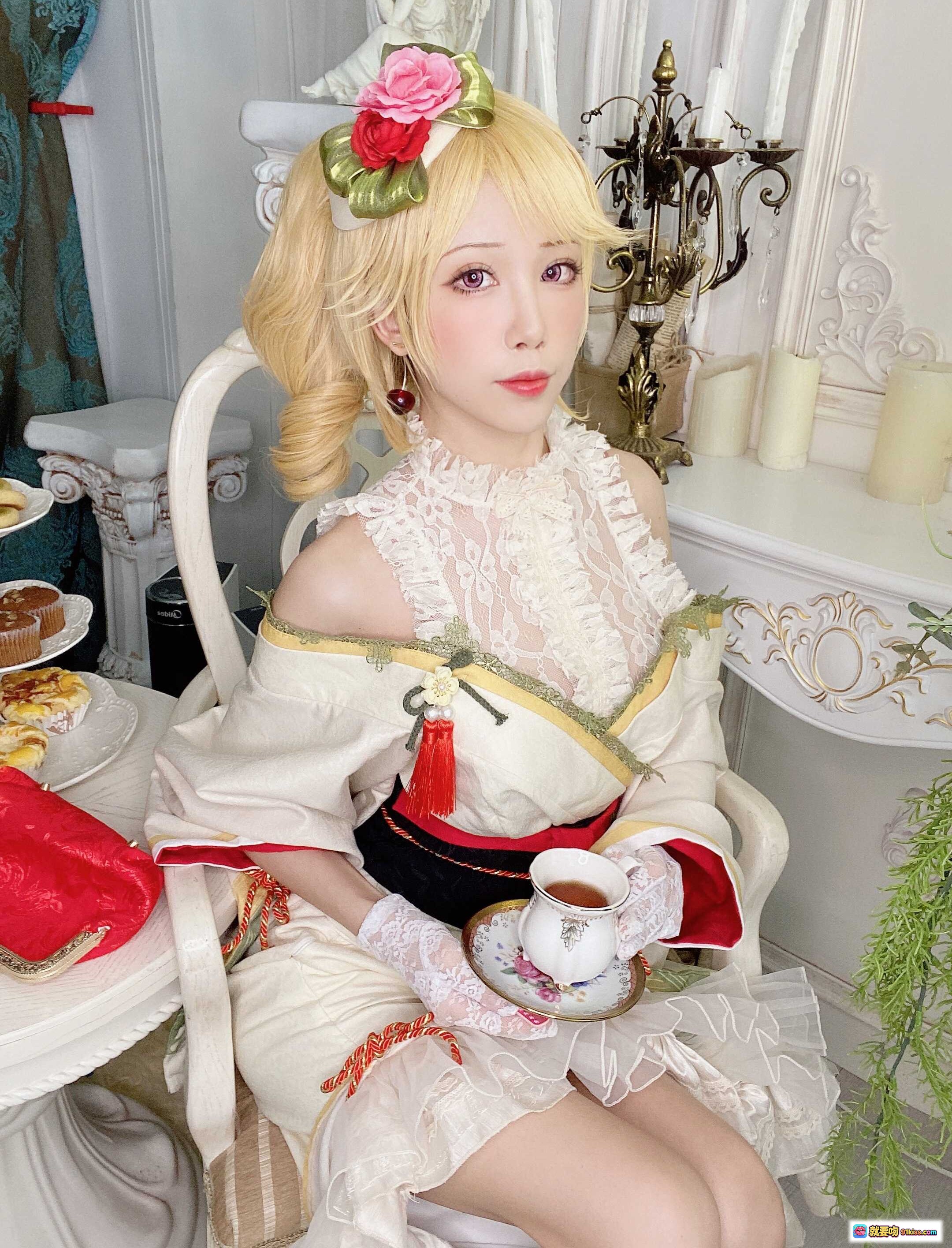 水淼aqua NO.079 黎塞留新春自拍｜洛丽塔蕾丝洋装+玫瑰发饰+下午茶场景+精致妆容+古典宫廷风写真 - 就要吻