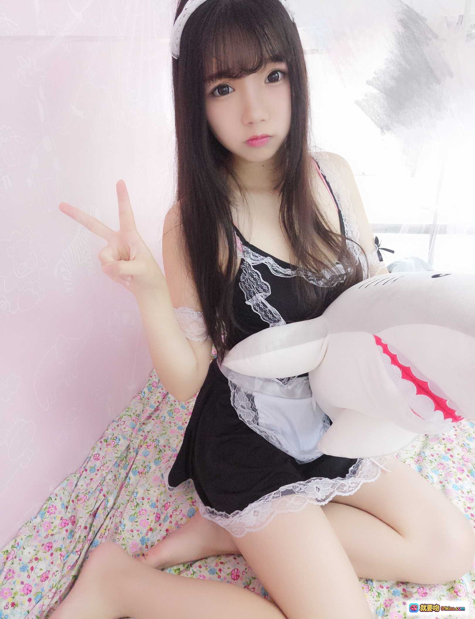 图片[3] - 雪晴Astra NO.022 小女仆写真 甜美少女抱鲨鱼玩偶 粉色房间花床单 萝莉风居家私房照 - 就要吻