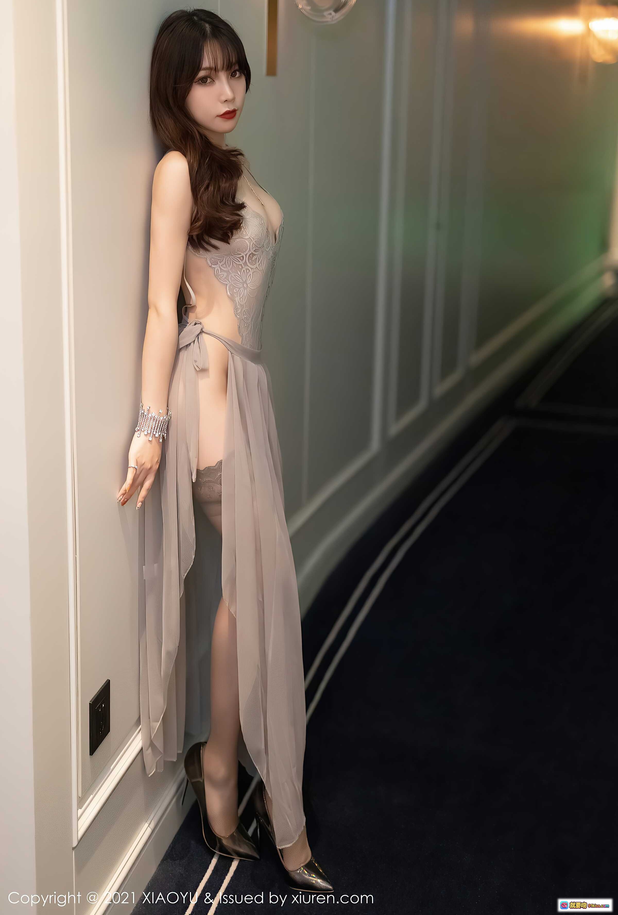 图片[7] - 芝芝Booty优雅长裙写真 | XIAOYU Vol.510 2021高清美图 | 透视蕾丝吊带裙走廊氛围感拍摄 - 就要吻