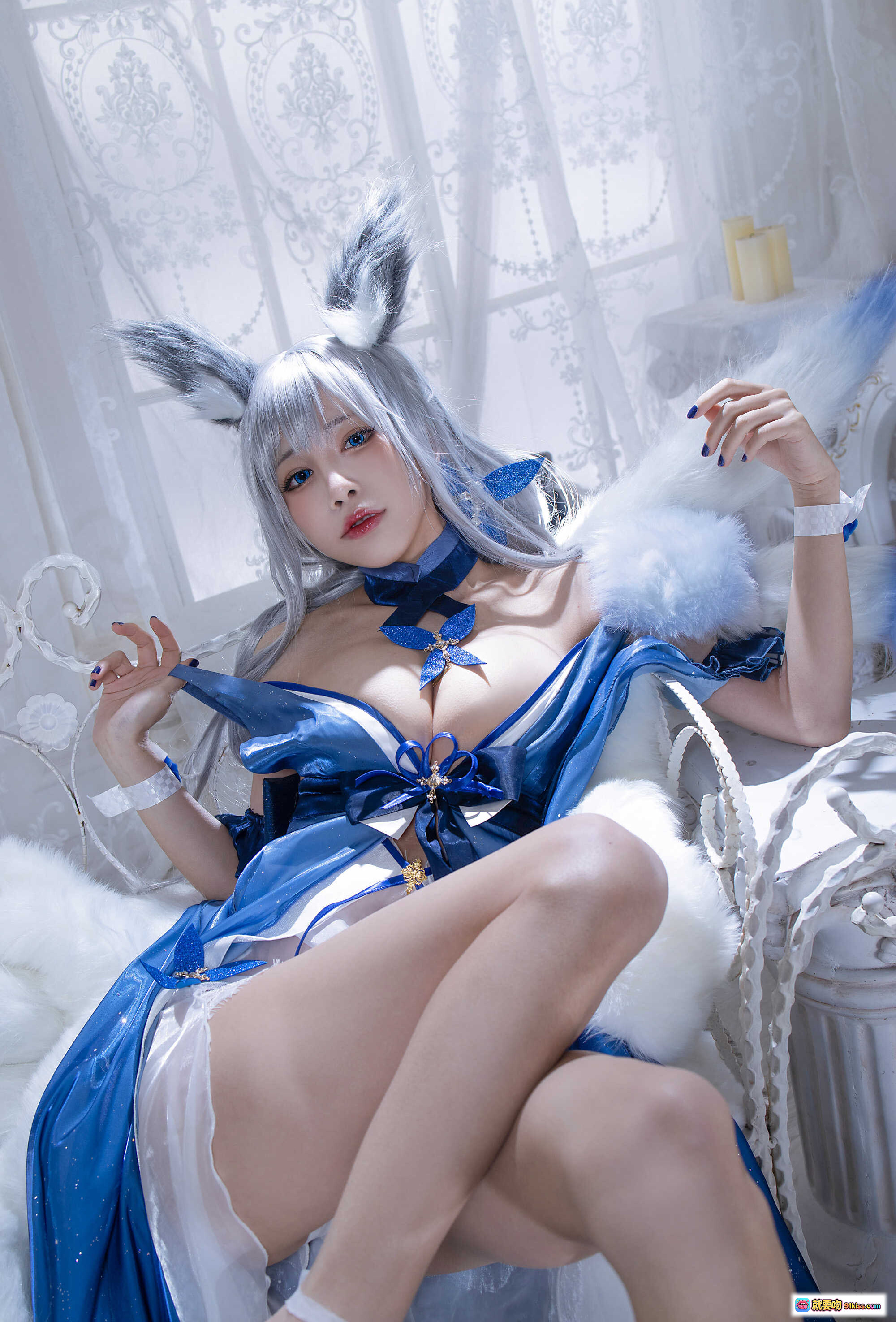 图片[5] - 水淼NO.070信浓Cosplay写真｜蓝白兔女郎装｜银发兔耳造型｜高开叉透明裙｜室内蕾丝窗景拍摄 - 就要吻