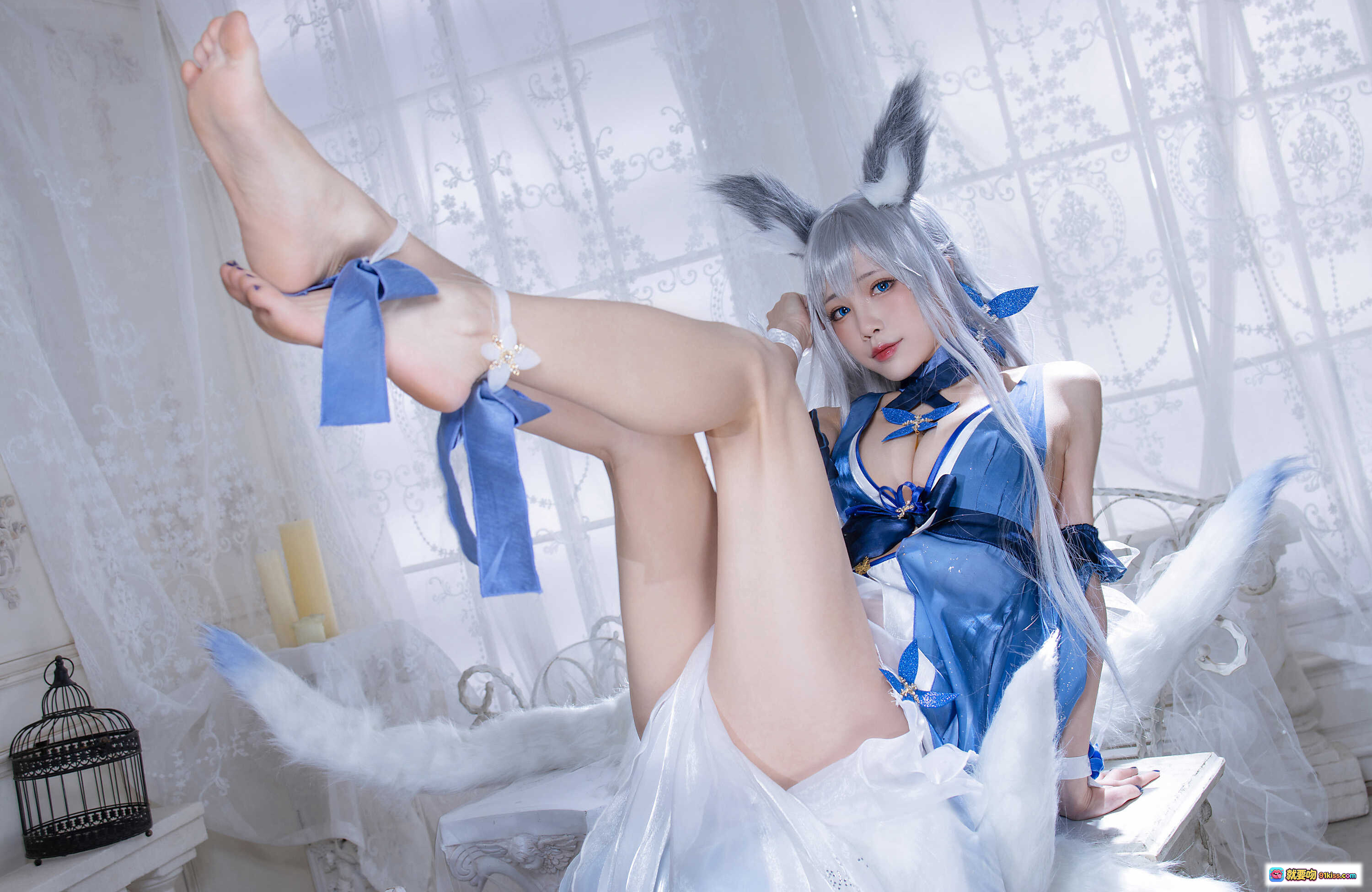 图片[3] - 水淼NO.070信浓Cosplay写真｜蓝白兔女郎装｜银发兔耳造型｜高开叉透明裙｜室内蕾丝窗景拍摄 - 就要吻