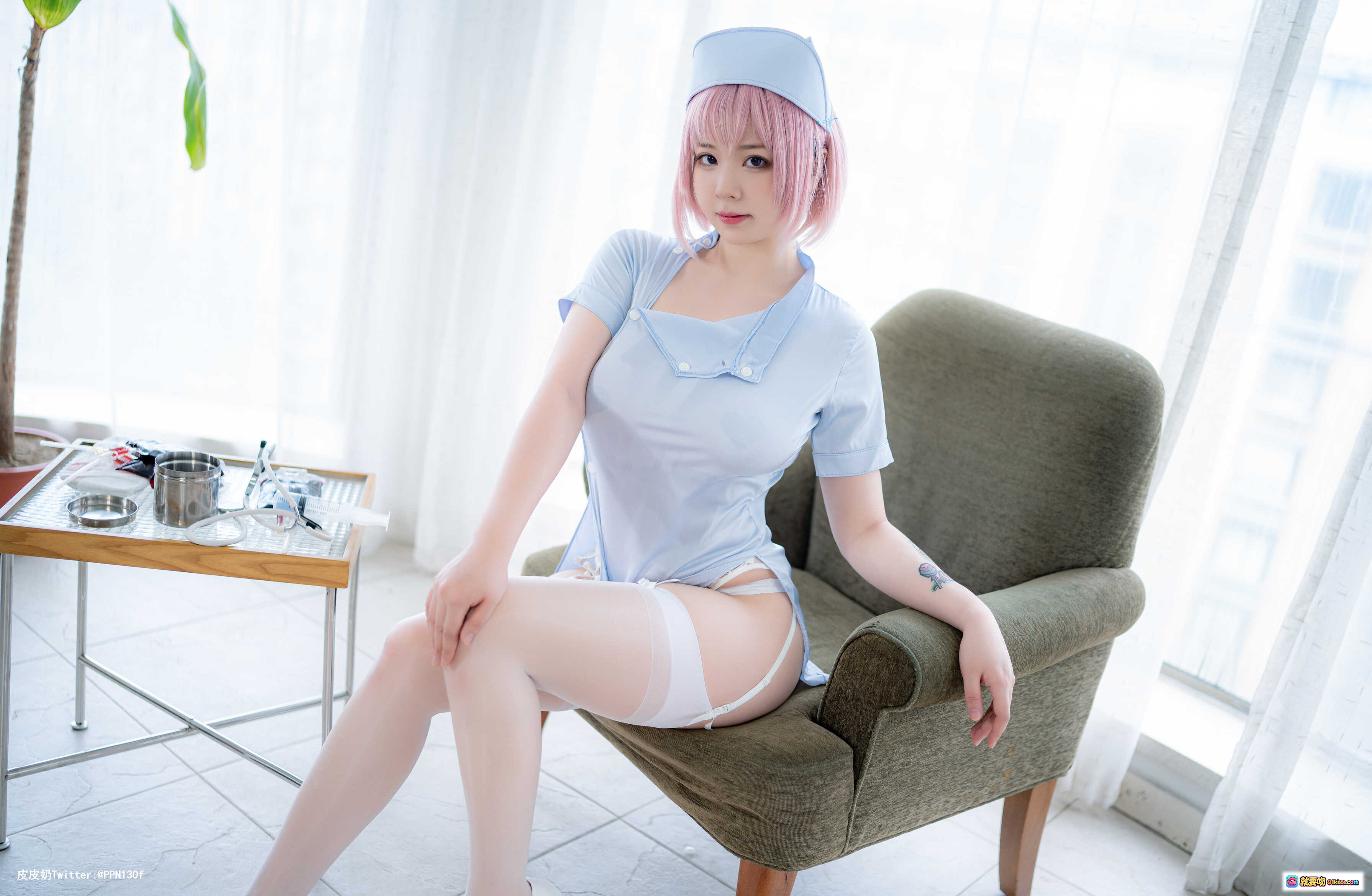 图片[10] - 皮皮奶&周叽可爱兔兔粉蓝护士Cosplay写真77P高清图集 白丝高跟椅上互动萌系医疗主题 - 就要吻