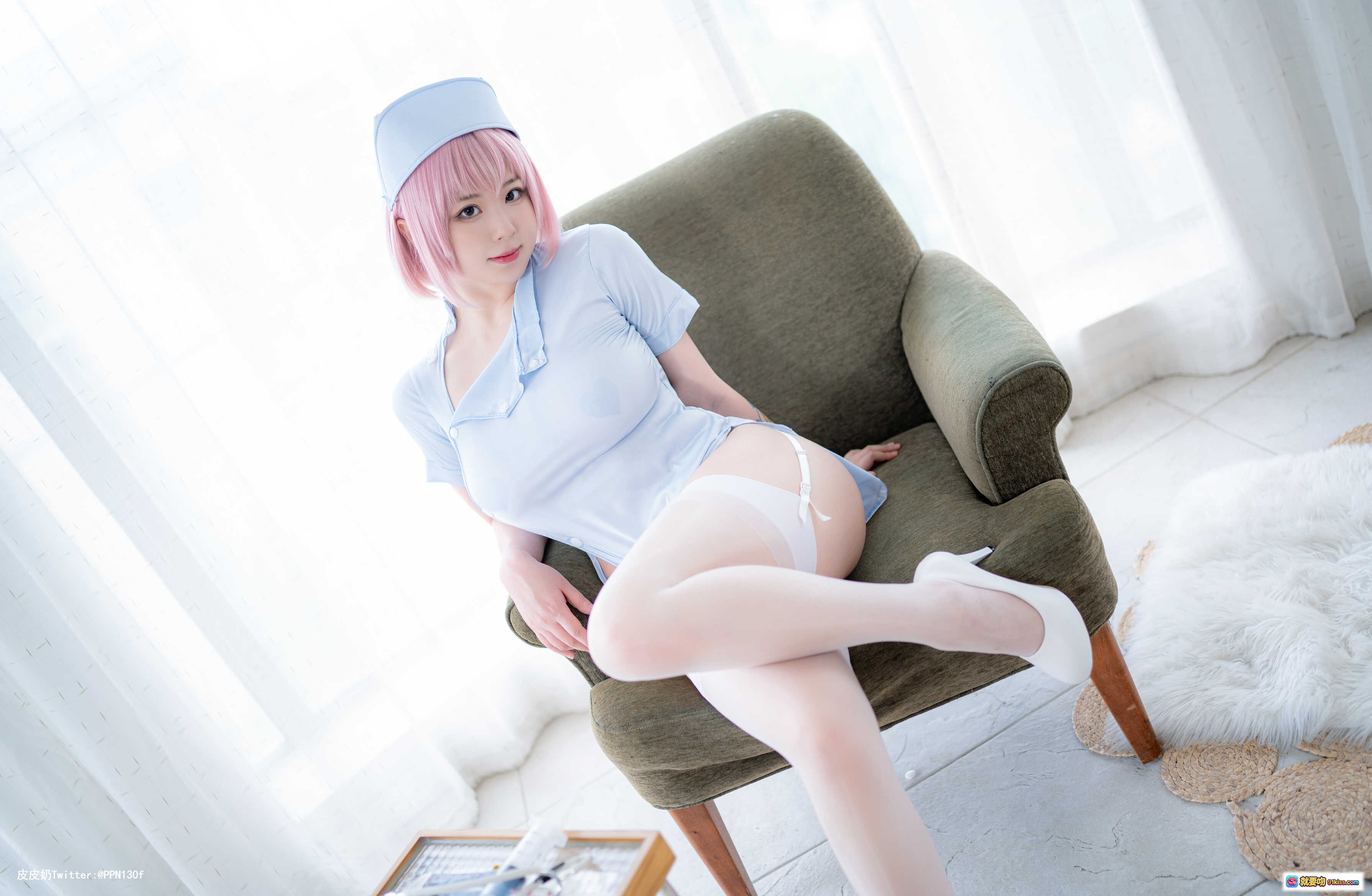 图片[9] - 皮皮奶&周叽可爱兔兔粉蓝护士Cosplay写真77P高清图集 白丝高跟椅上互动萌系医疗主题 - 就要吻