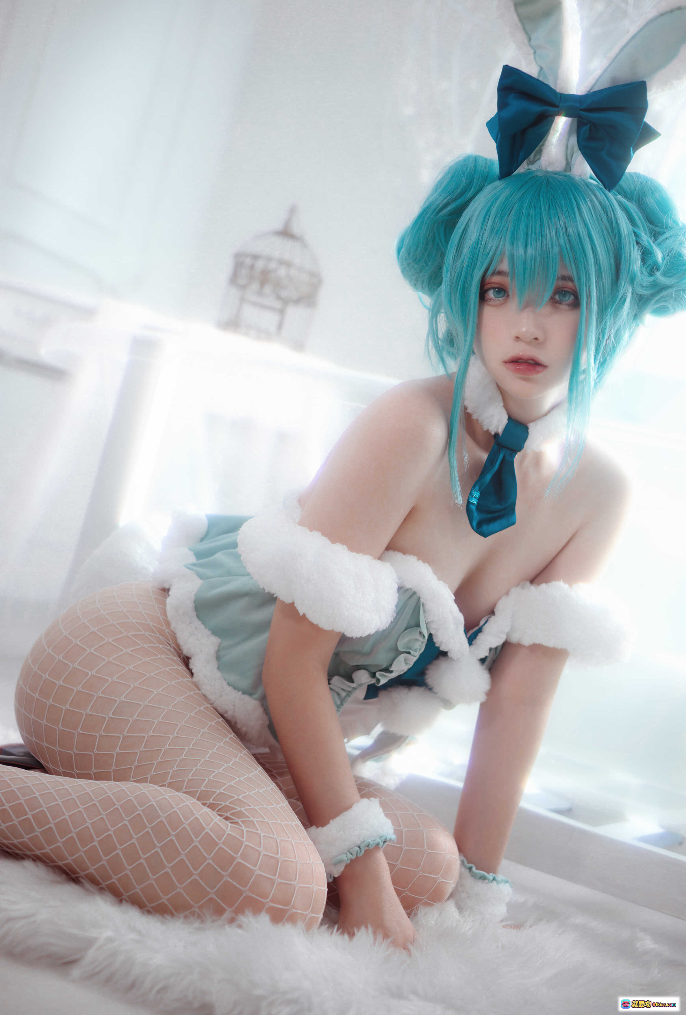 图片[8] - 疯猫ss NO.114 初音未来兔女郎cosplay 蓝发双马尾 白毛绒装饰 网袜高跟鞋 甜美性感写真集 - 就要吻