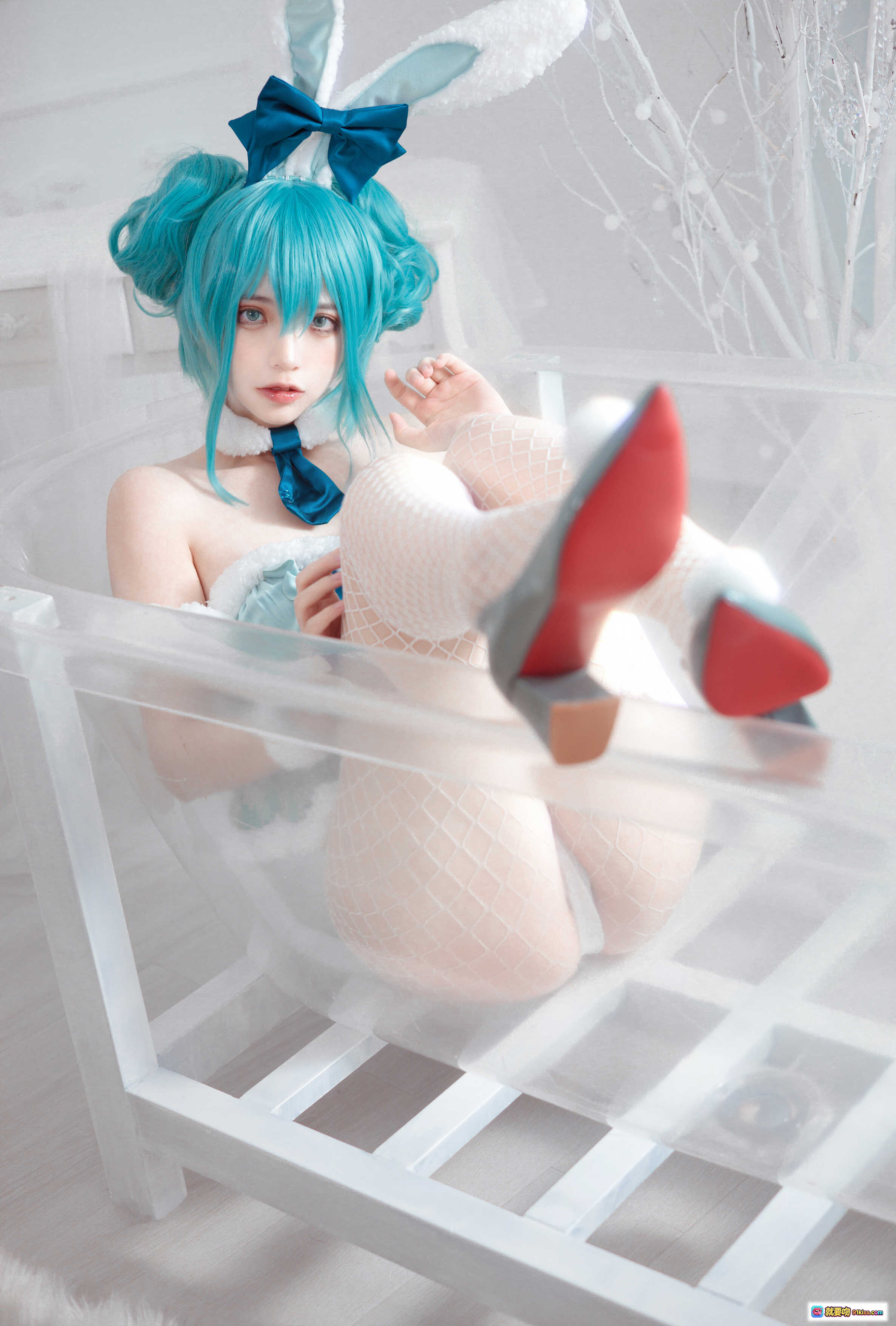 图片[5] - 疯猫ss NO.114 初音未来兔女郎cosplay 蓝发双马尾 白毛绒装饰 网袜高跟鞋 甜美性感写真集 - 就要吻