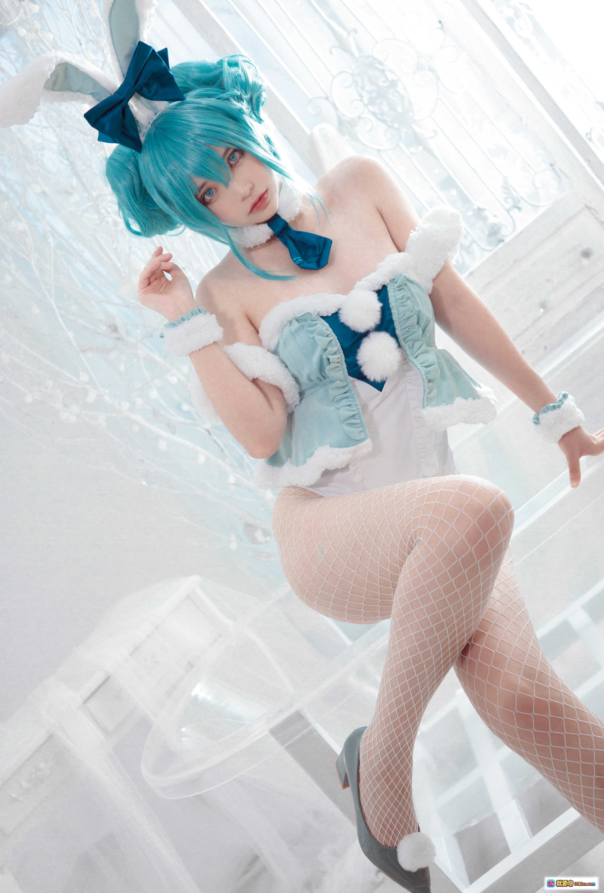 图片[2] - 疯猫ss NO.114 初音未来兔女郎cosplay 蓝发双马尾 白毛绒装饰 网袜高跟鞋 甜美性感写真集 - 就要吻