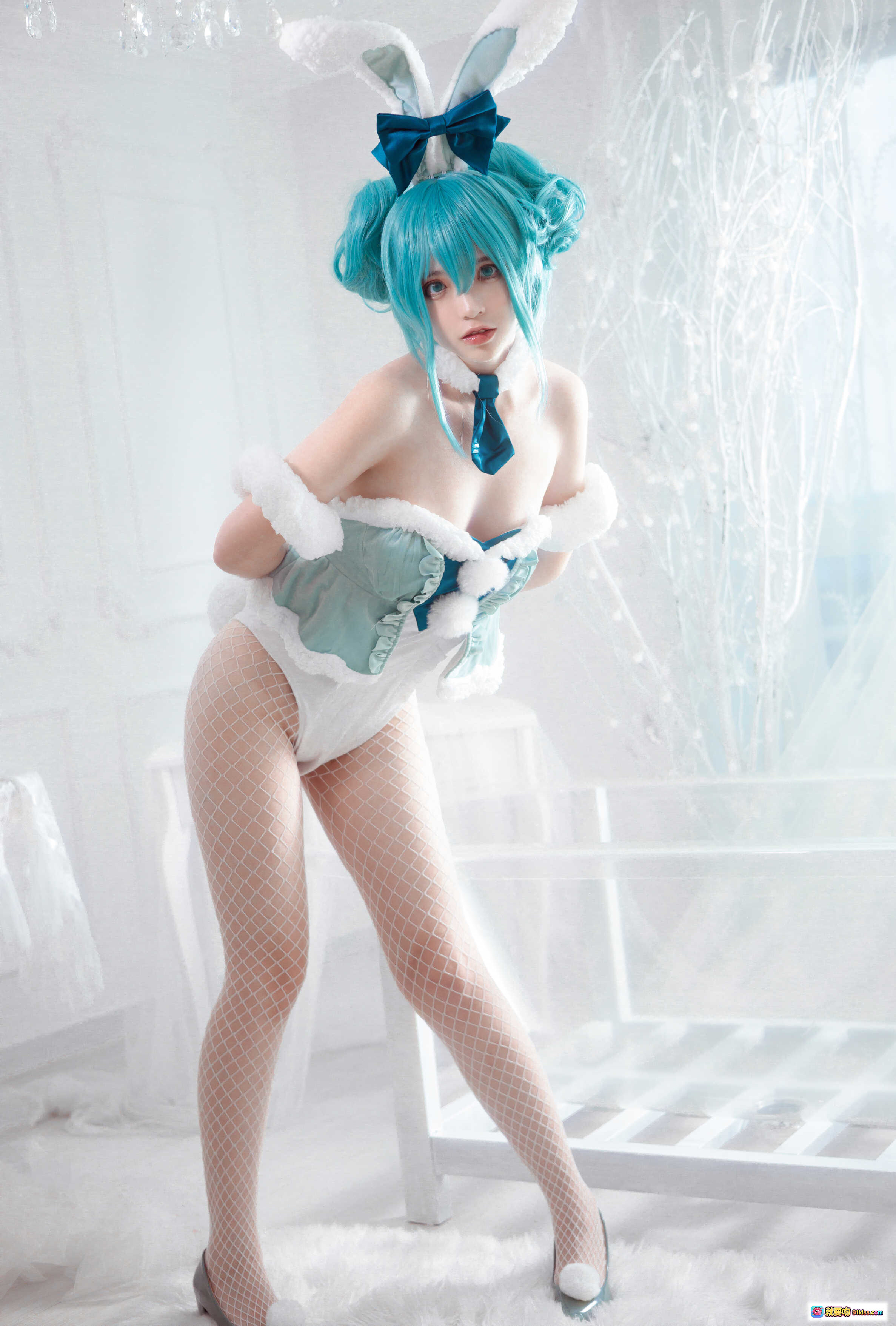 图片[9] - 疯猫ss NO.114 初音未来兔女郎cosplay 蓝发双马尾 白毛绒装饰 网袜高跟鞋 甜美性感写真集 - 就要吻