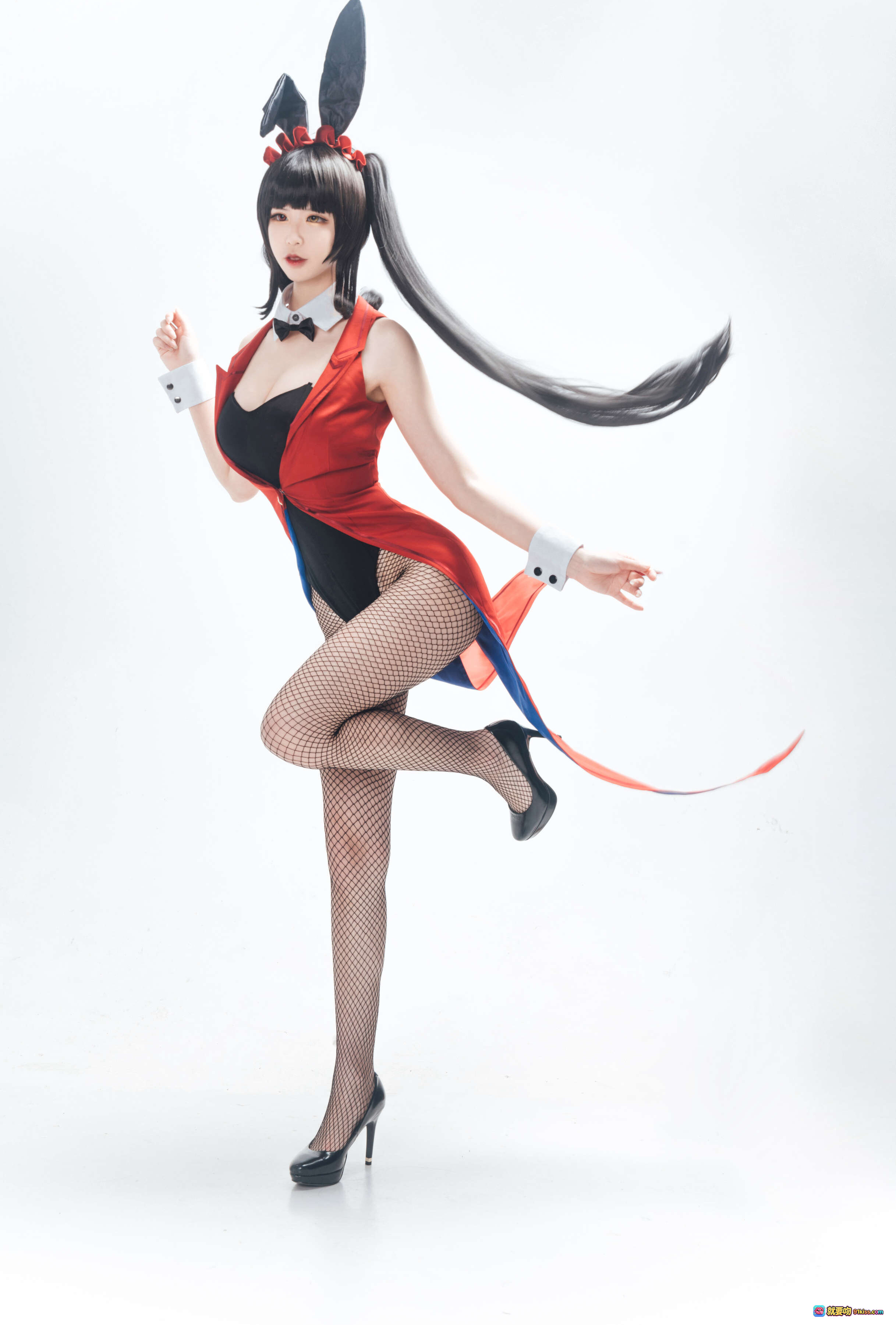 图片[1] - 爱老师狂三兔女郎cosplay写真 – 红黑制服+渔网袜+高跟鞋+兔耳发饰+动态姿势全收录 - 就要吻