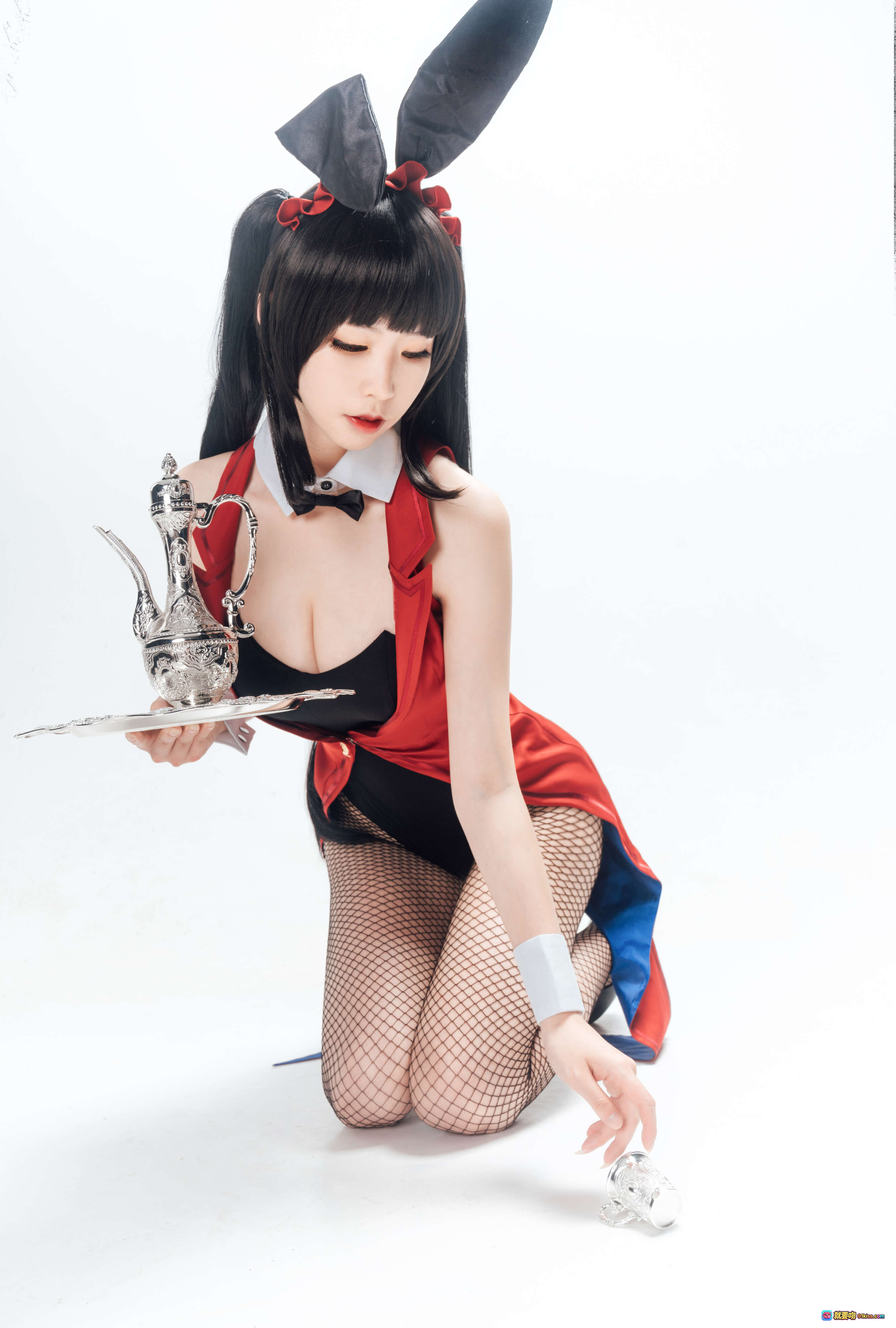 图片[2] - 爱老师狂三兔女郎cosplay写真 – 红黑制服+渔网袜+高跟鞋+兔耳发饰+动态姿势全收录 - 就要吻