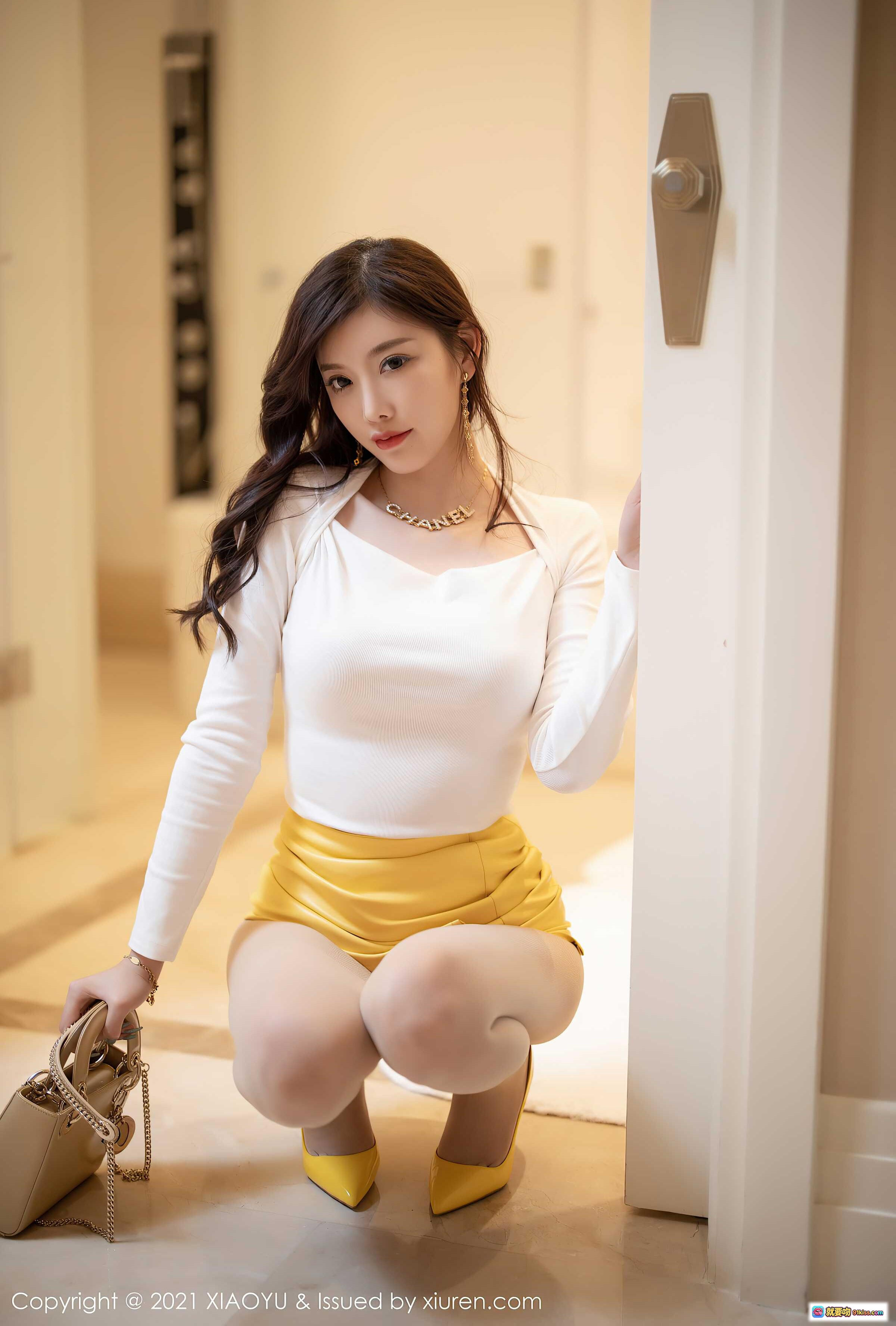 图片[9] - 杨晨晨sugar美腿玉足特写｜黄色高跟鞋搭配｜XIAOYU语画界VOL.464精致写真 - 就要吻