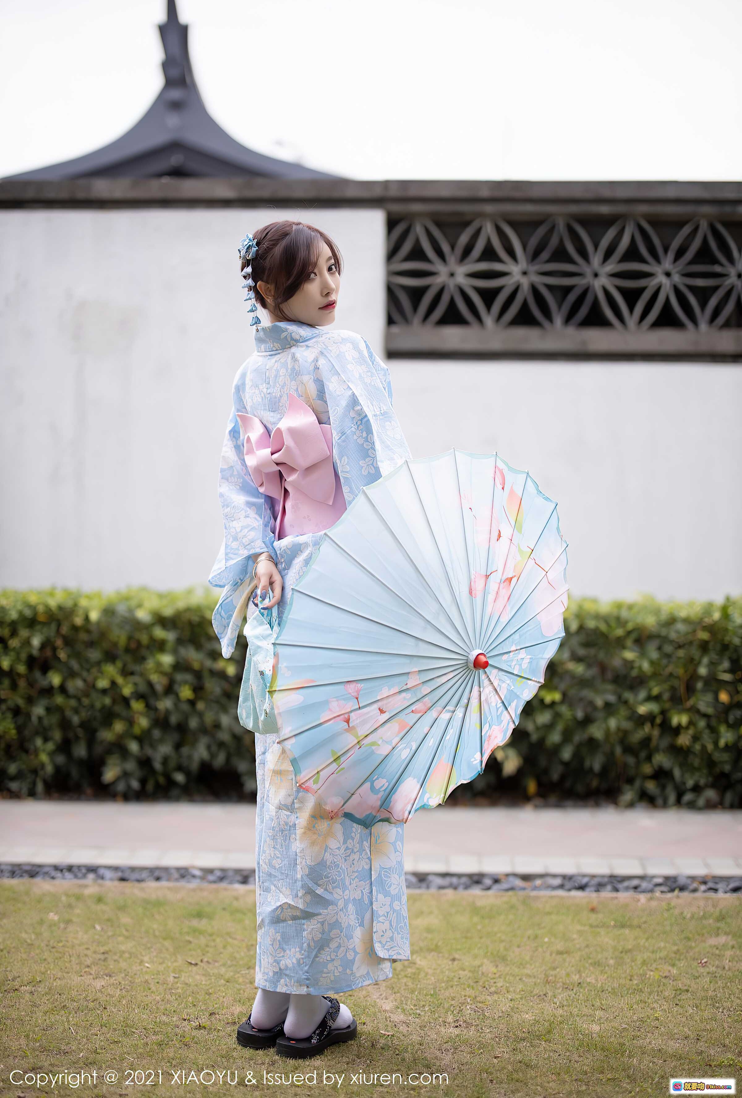 图片[10] - 杨晨晨Sugar和风写真｜浅蓝樱花和服+油纸伞｜日系庭院外拍｜XIAOYU语画界VOL.482 - 就要吻