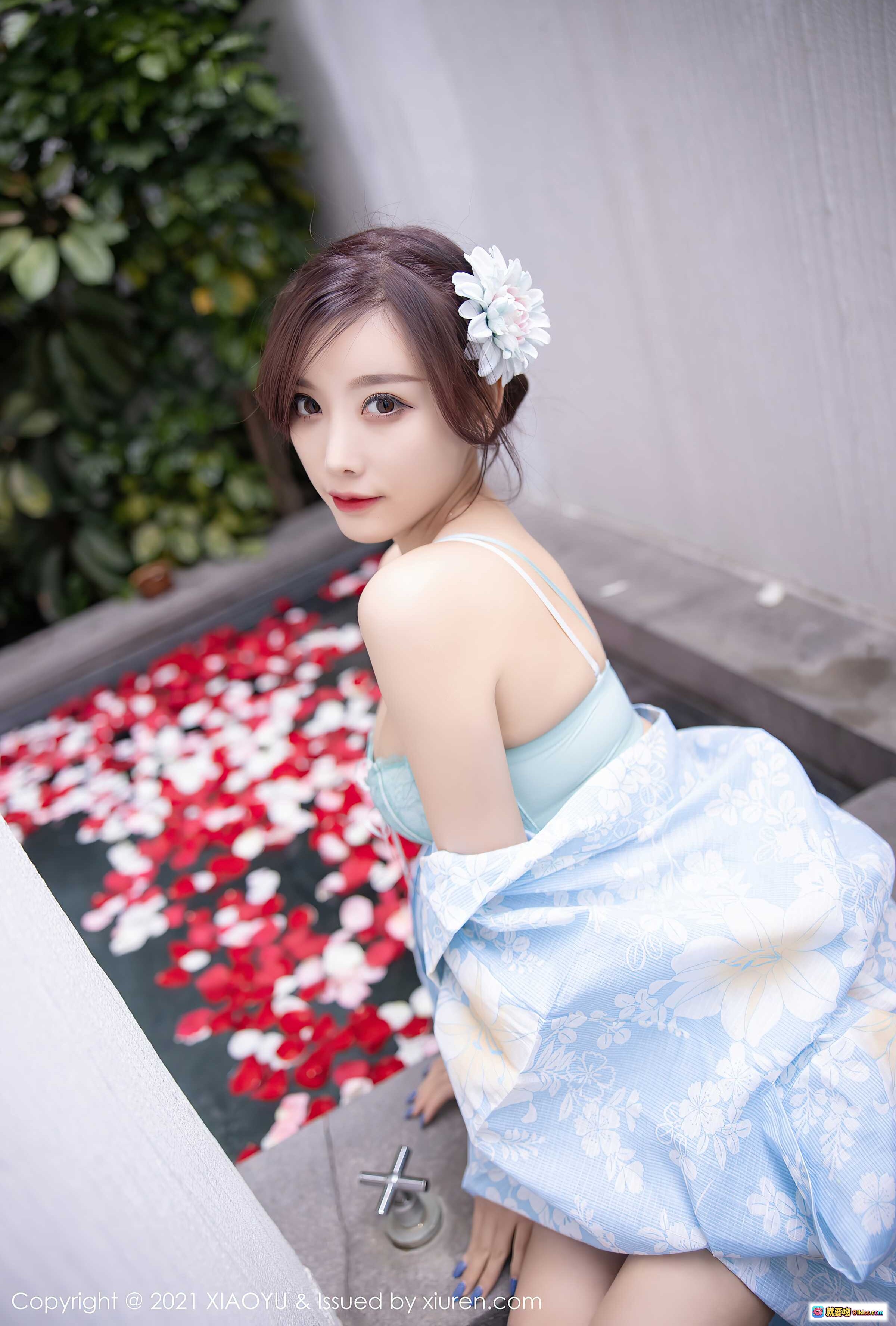 图片[5] - 杨晨晨Sugar和风写真｜浅蓝樱花和服+油纸伞｜日系庭院外拍｜XIAOYU语画界VOL.482 - 就要吻