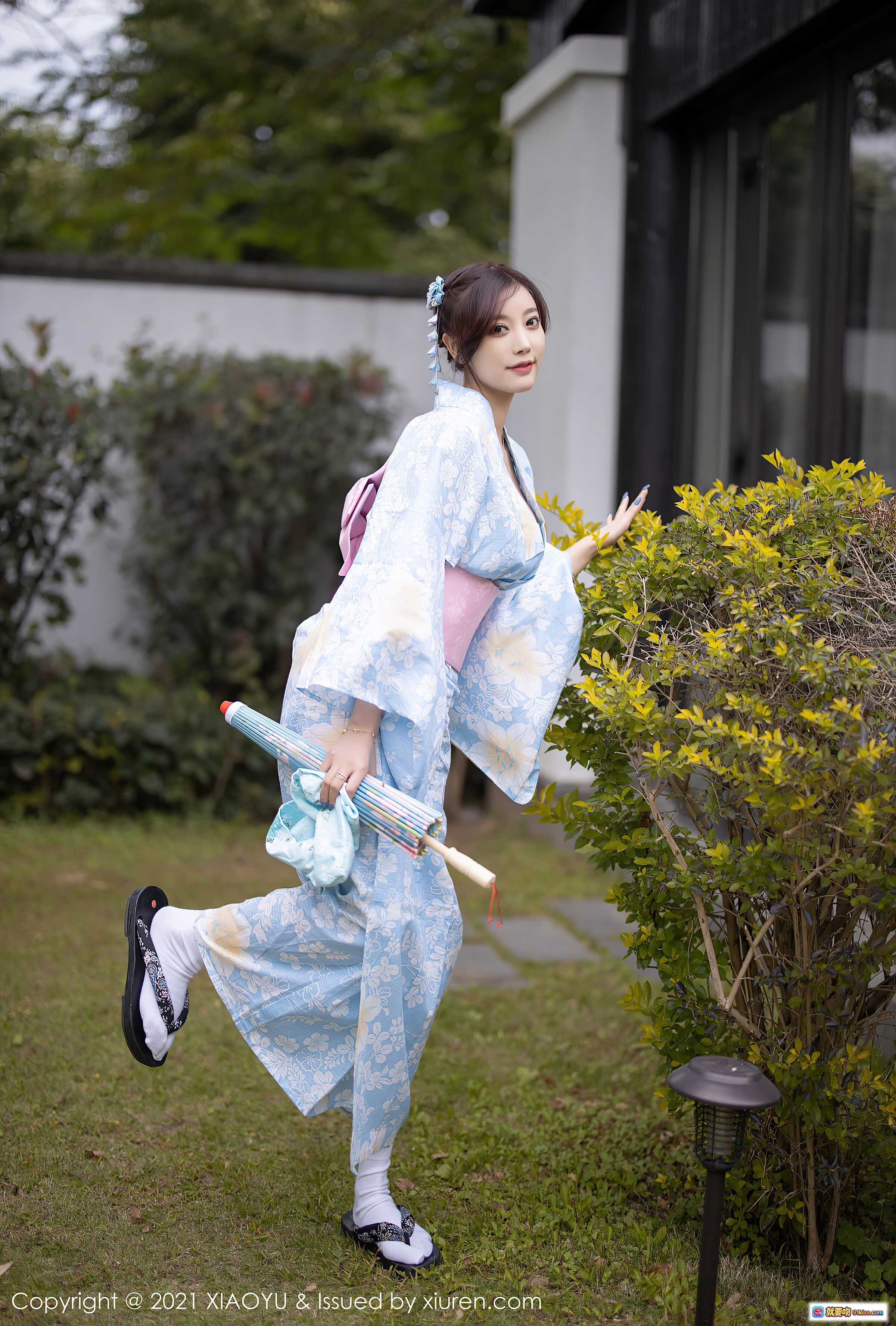 图片[9] - 杨晨晨Sugar和风写真｜浅蓝樱花和服+油纸伞｜日系庭院外拍｜XIAOYU语画界VOL.482 - 就要吻