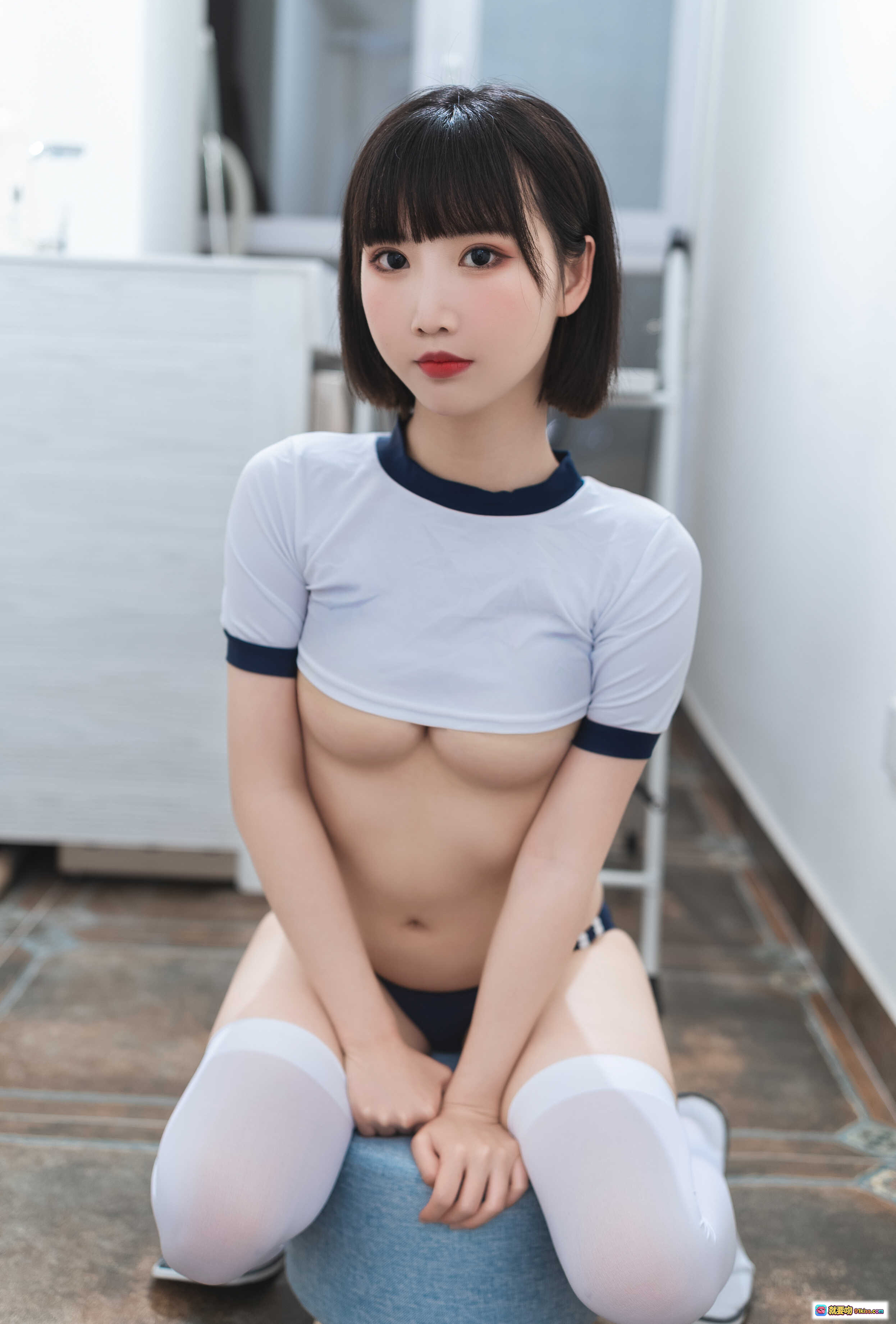 图片[8] - 面饼仙儿NO.108体操服写真 24P高清湿身诱惑 蓝色泳裤白丝袜浴室水花特写 - 就要吻