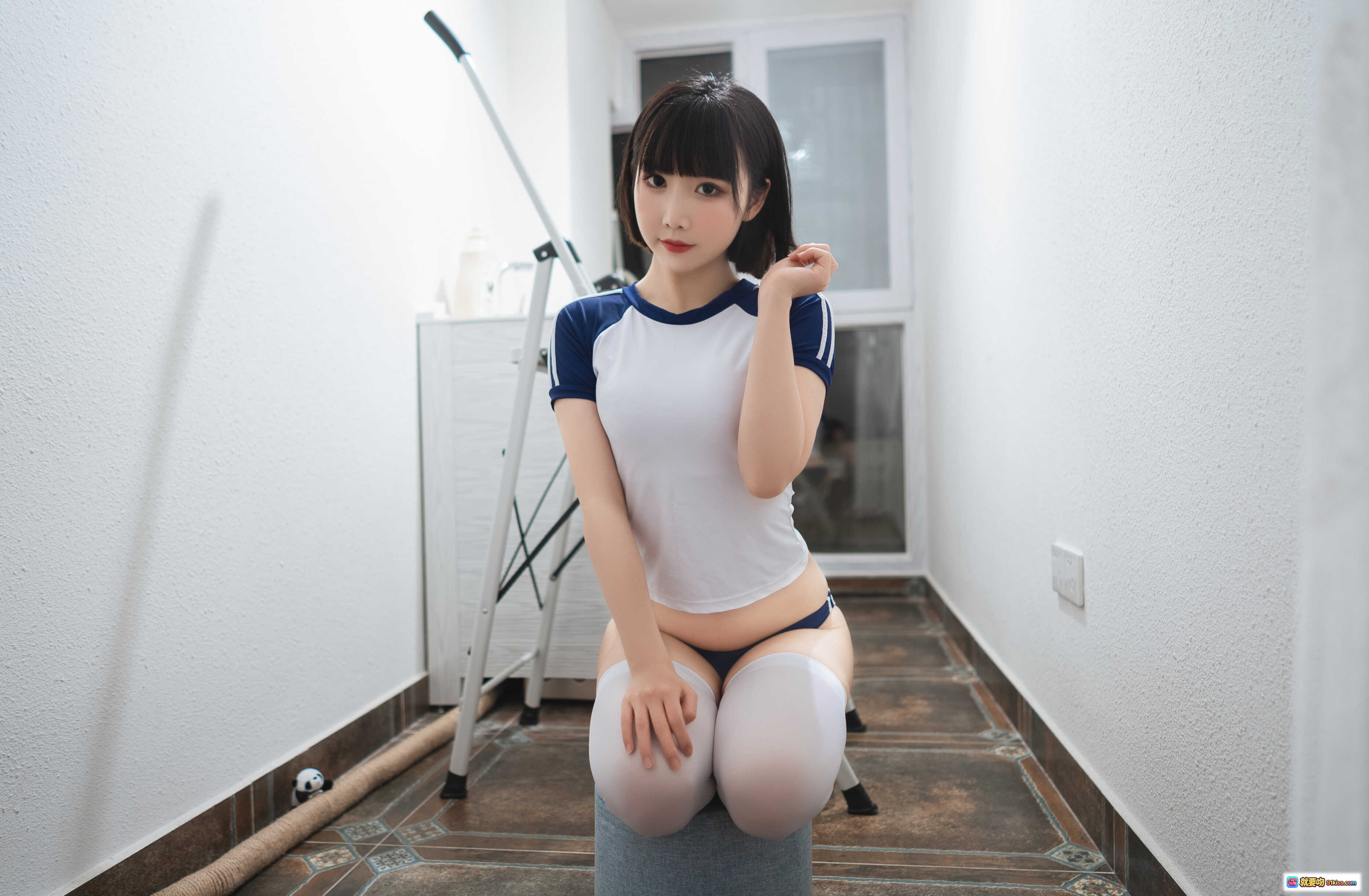 图片[7] - 面饼仙儿NO.108体操服写真 24P高清湿身诱惑 蓝色泳裤白丝袜浴室水花特写 - 就要吻