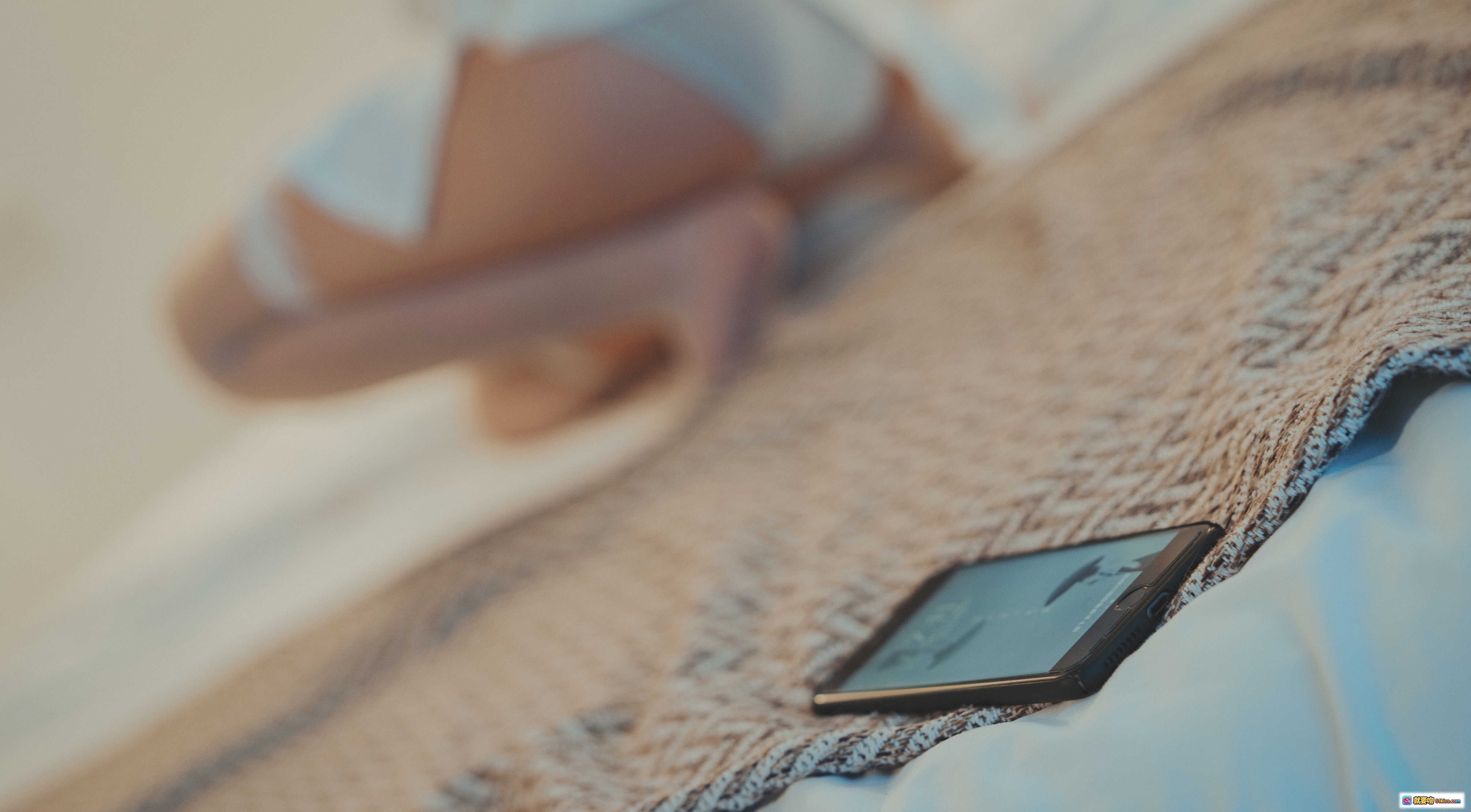 图片[10] - 逐月SU小护士写真NO.040｜兔耳发饰裸背性感私房照｜室内柔和光影氛围感美图 - 就要吻