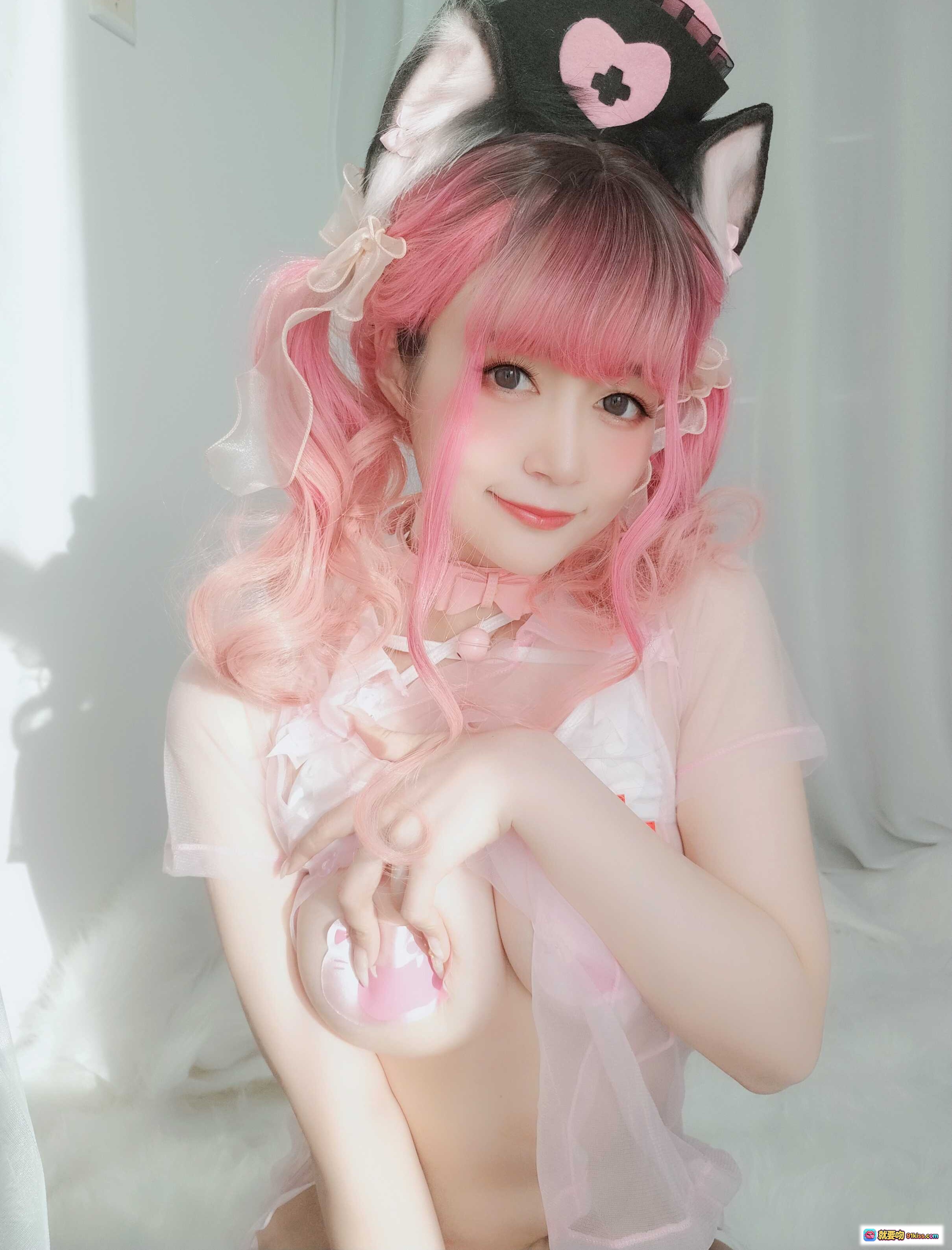 图片[10] - 猫咪护士cosplay粉发少女透明制服可爱猫耳装饰甜美写真34P - 就要吻