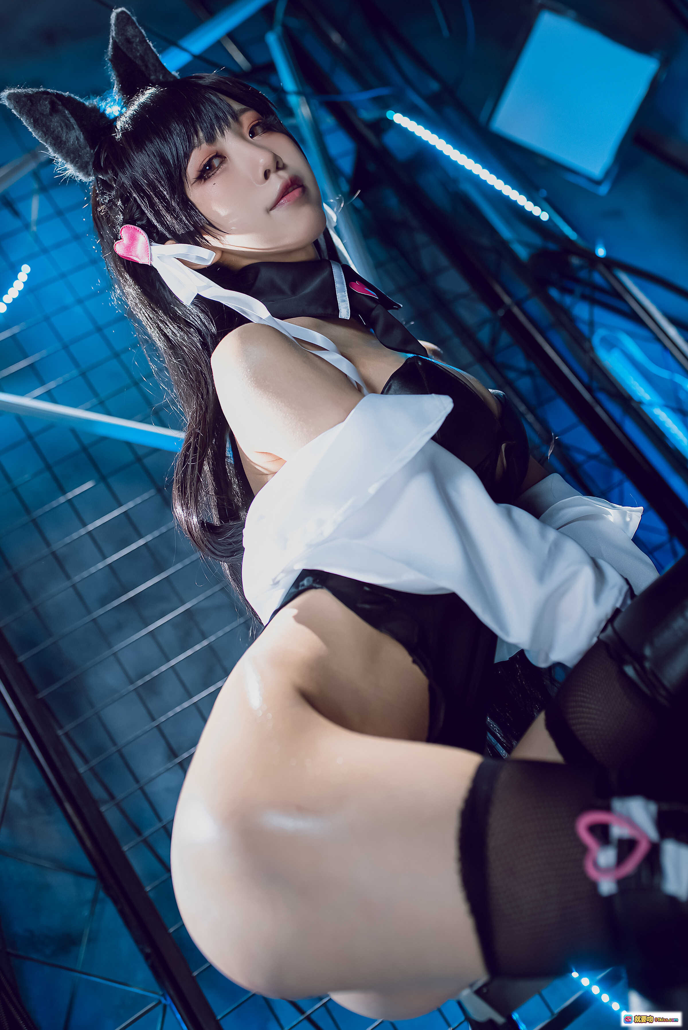 水淼NO.052碧蓝航线爱宕犬同人机车写真·猫耳黑发白衬衫黑丝美腿性感Cosplay摄影集 - 就要吻