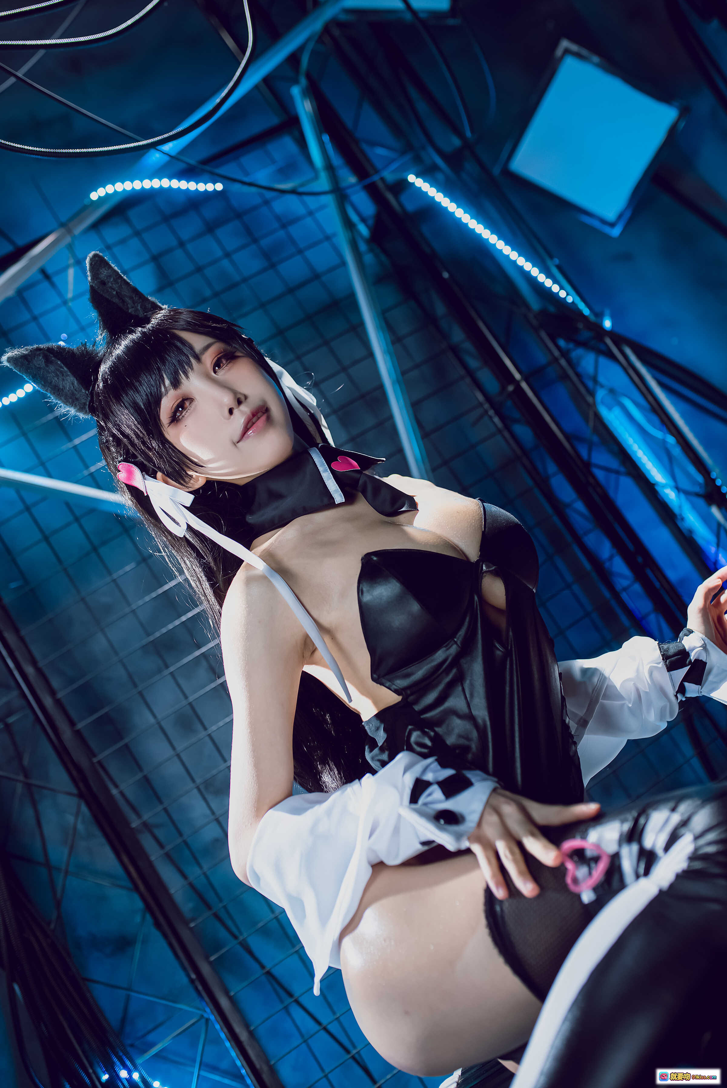 图片[2] - 水淼NO.052碧蓝航线爱宕犬同人机车写真·猫耳黑发白衬衫黑丝美腿性感Cosplay摄影集 - 就要吻