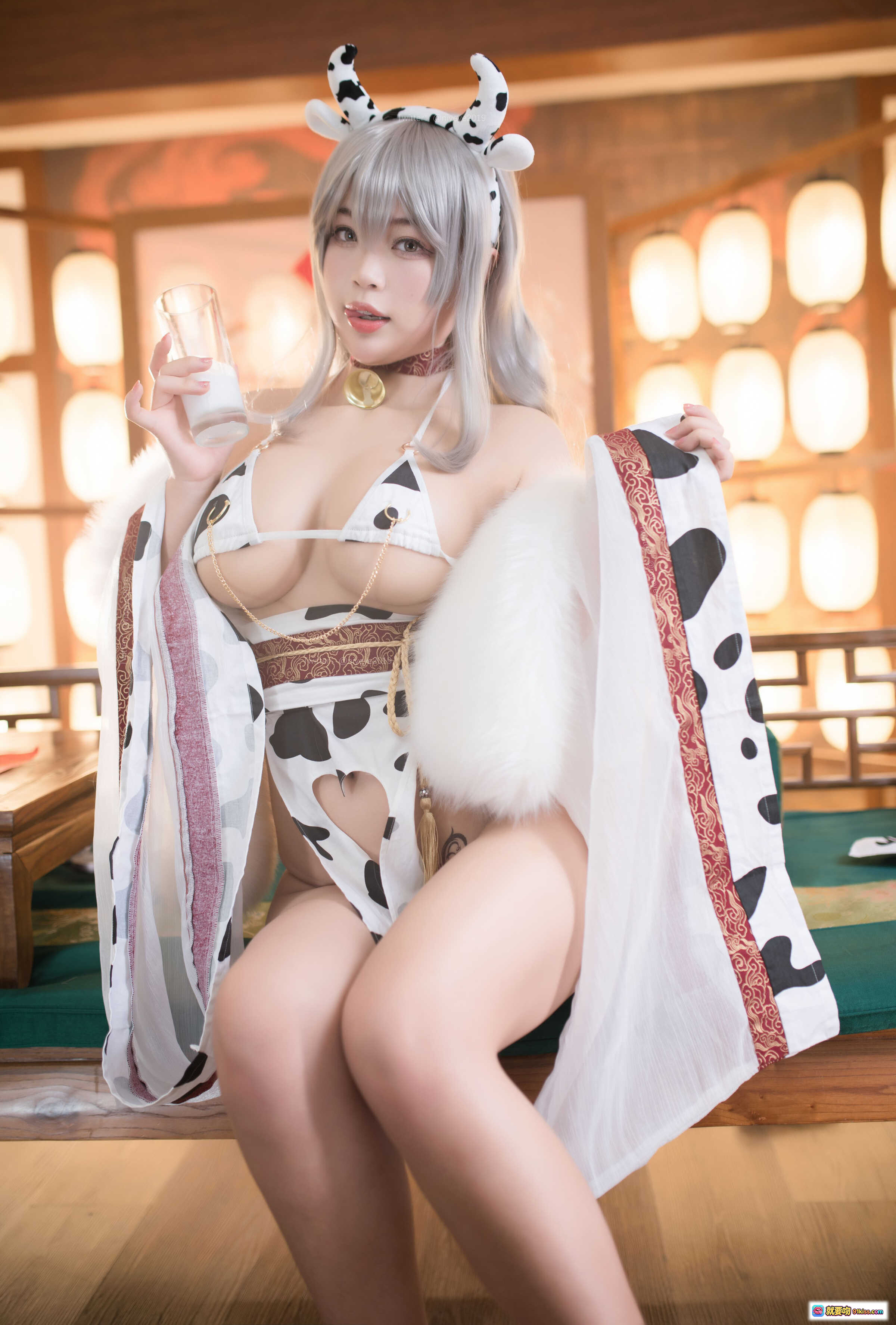 图片[7] - 白烨VOL.027色牛牛Cosplay写真｜奶牛斑点装+鹿角发饰+和风背景+性感日系风格75P高清图集 - 就要吻