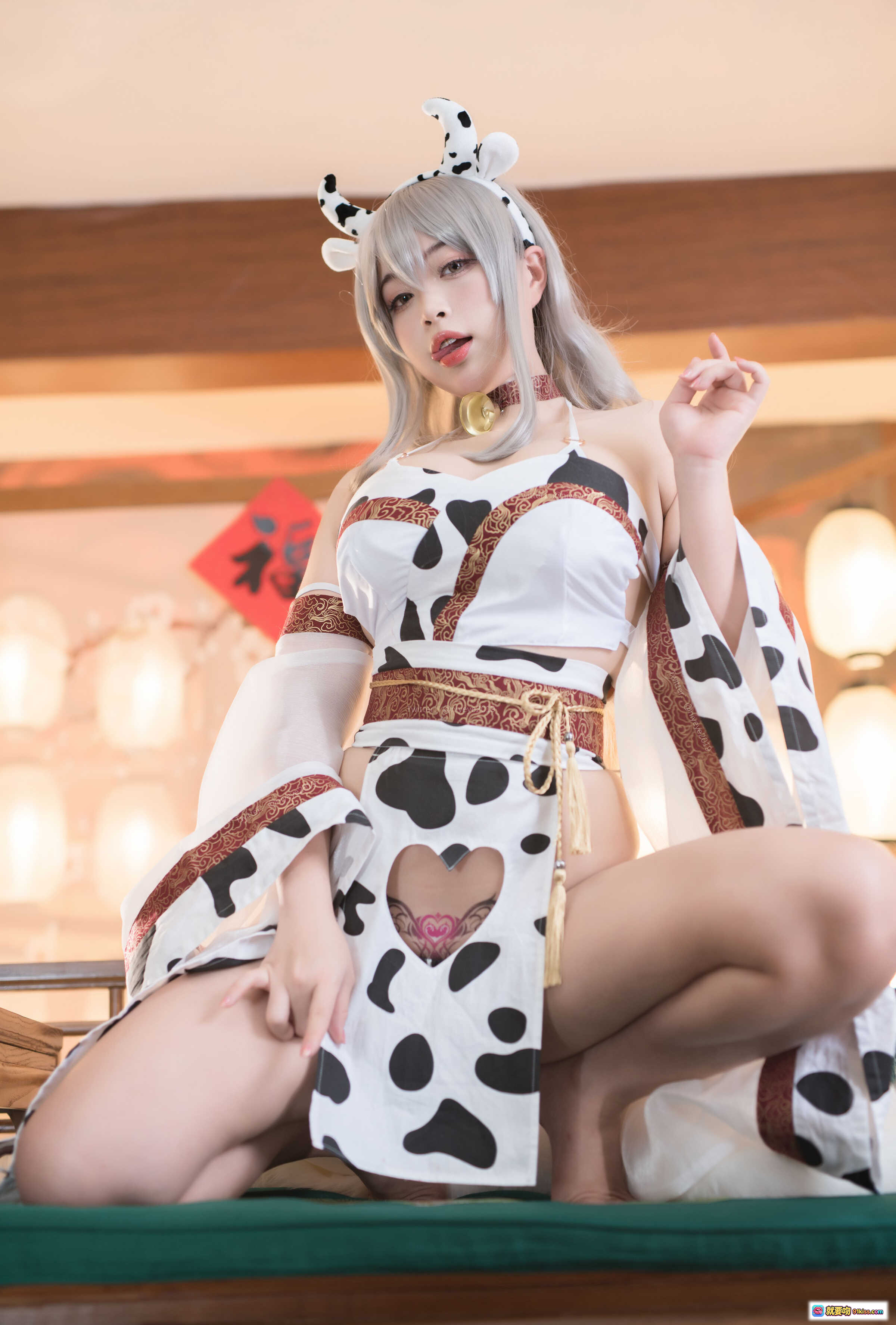图片[9] - 白烨VOL.027色牛牛Cosplay写真｜奶牛斑点装+鹿角发饰+和风背景+性感日系风格75P高清图集 - 就要吻