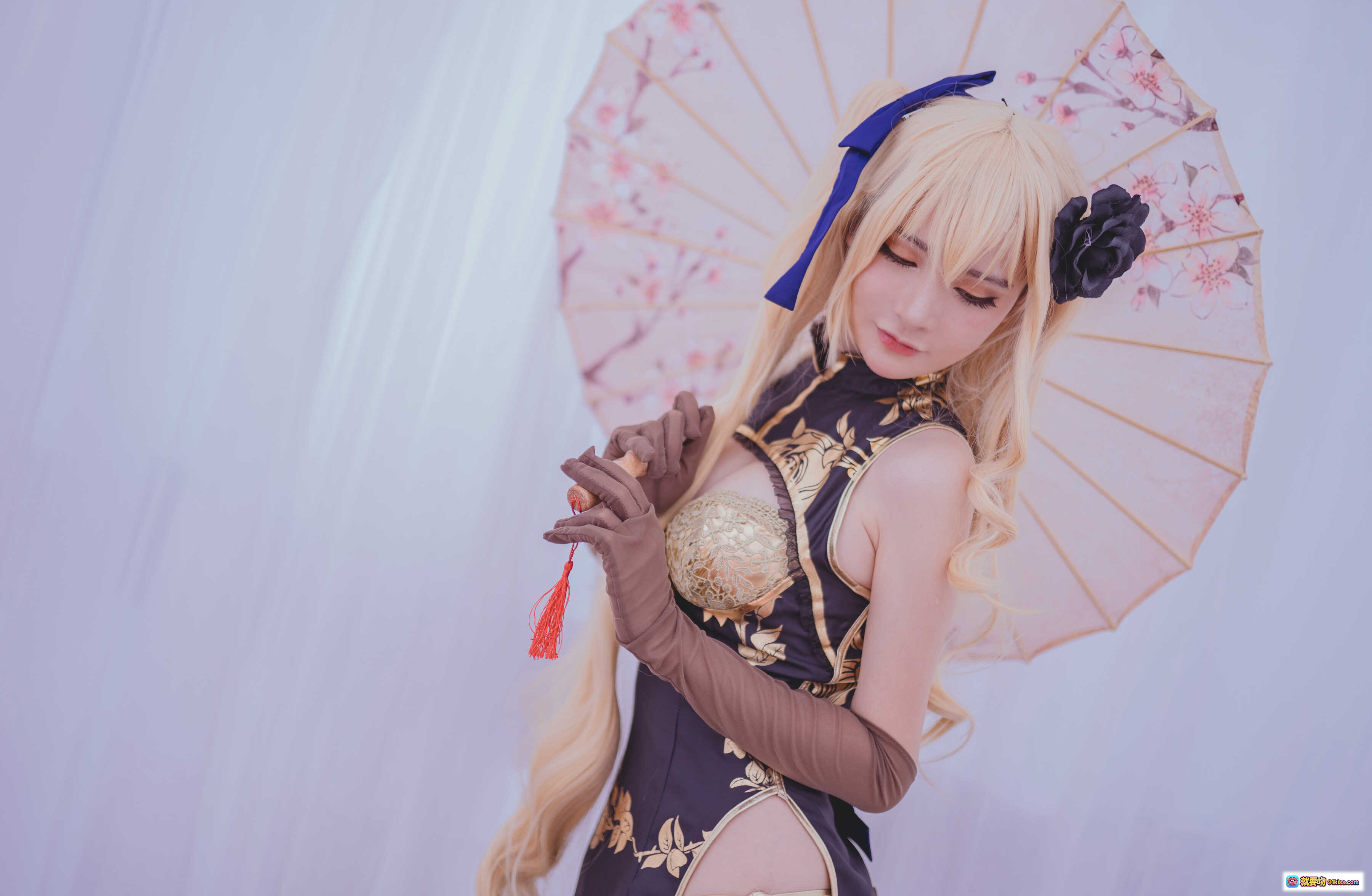 图片[1] - 前羽NO.006幻想金莲Cosplay写真-黑金旗袍蕾丝内衣琵琶古风美少女坐姿摄影集 - 就要吻