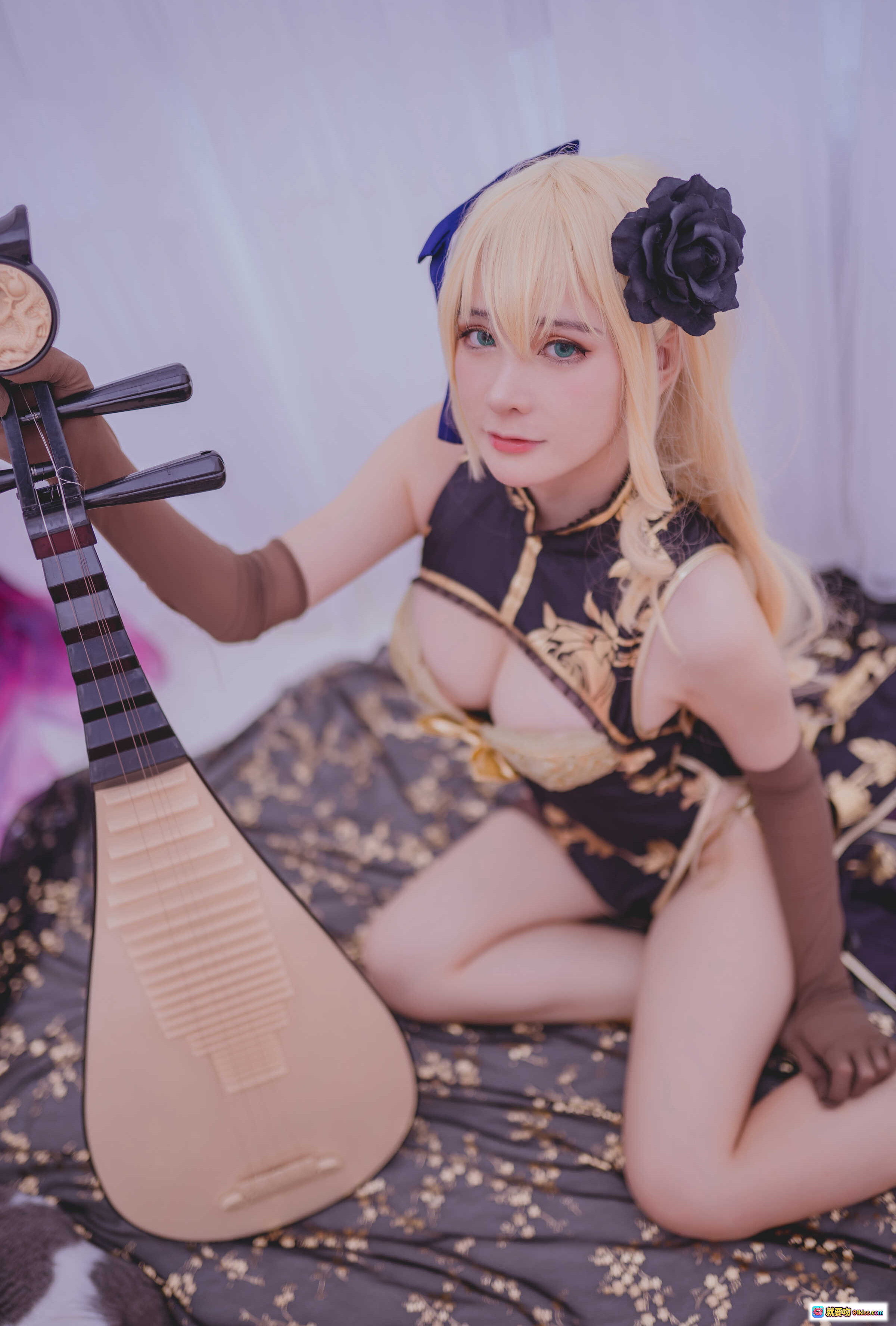 图片[4] - 前羽NO.006幻想金莲Cosplay写真-黑金旗袍蕾丝内衣琵琶古风美少女坐姿摄影集 - 就要吻