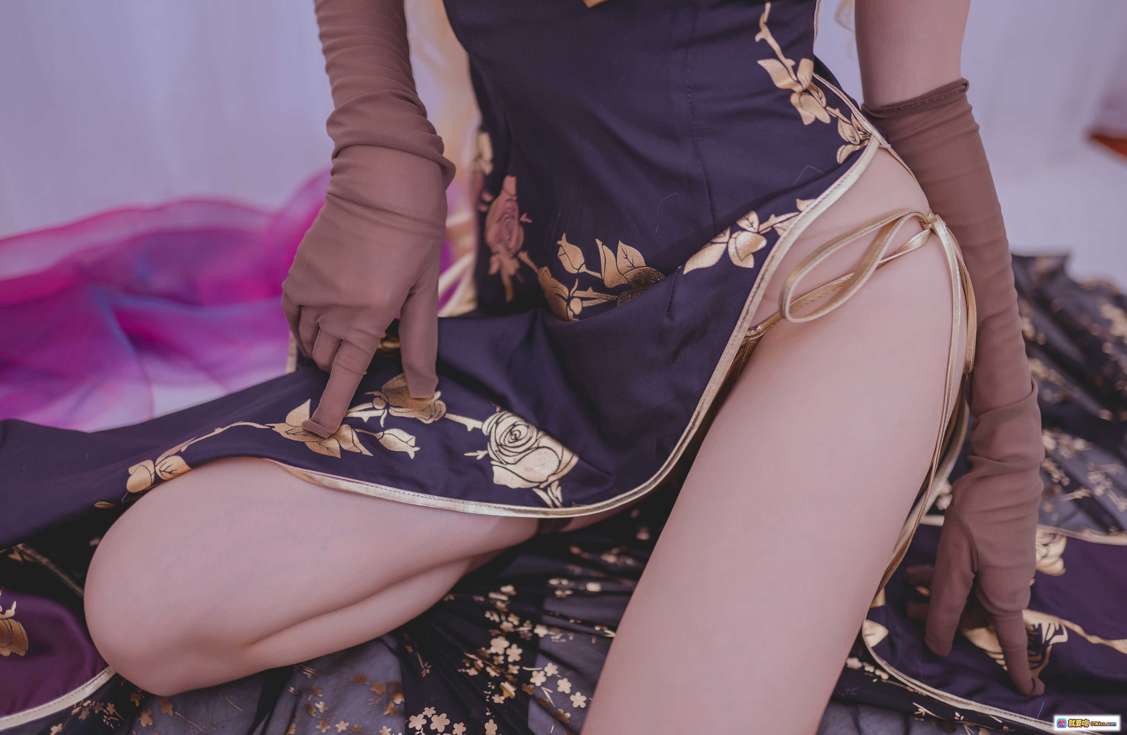 图片[6] - 前羽NO.006幻想金莲Cosplay写真-黑金旗袍蕾丝内衣琵琶古风美少女坐姿摄影集 - 就要吻