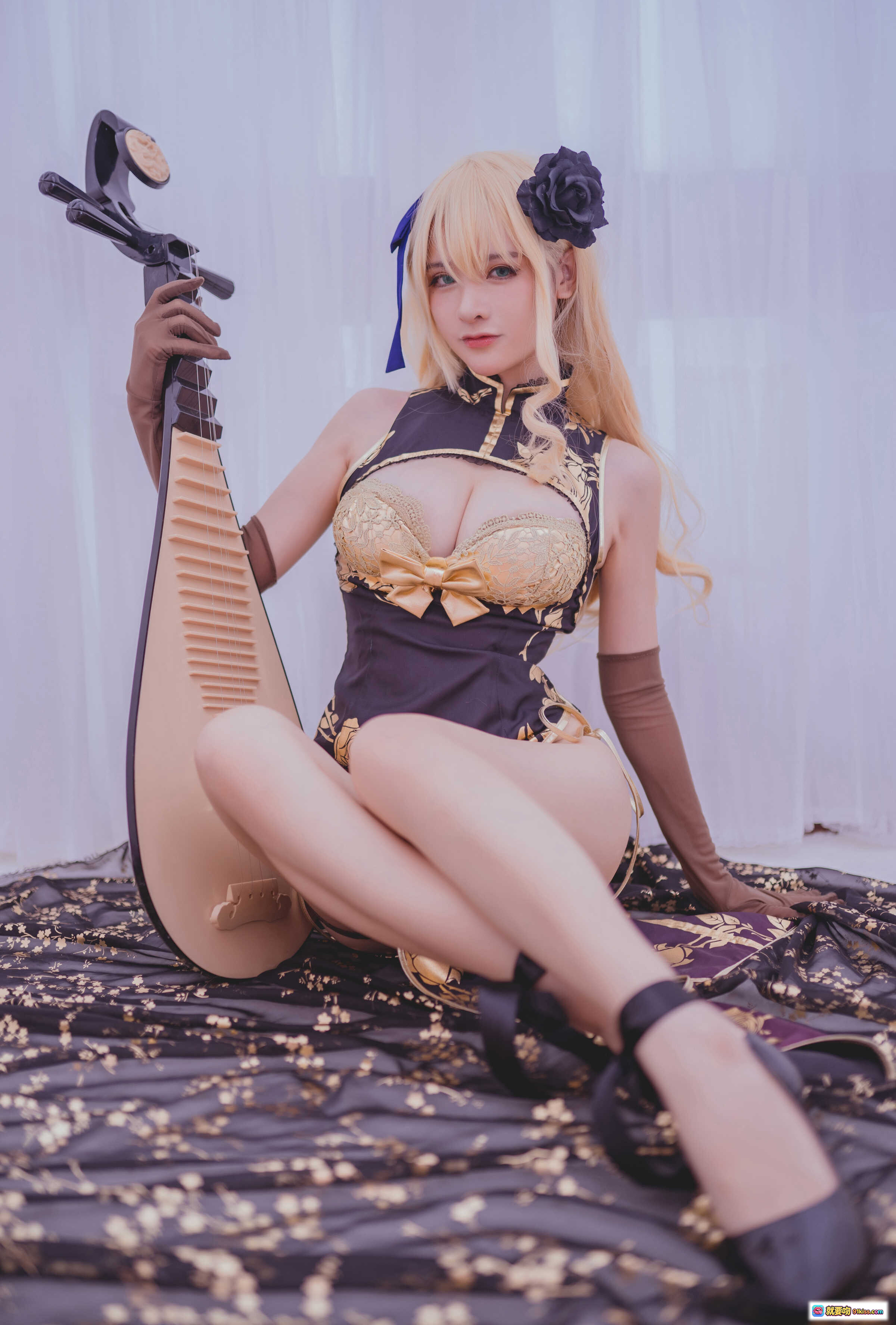 图片[2] - 前羽NO.006幻想金莲Cosplay写真-黑金旗袍蕾丝内衣琵琶古风美少女坐姿摄影集 - 就要吻
