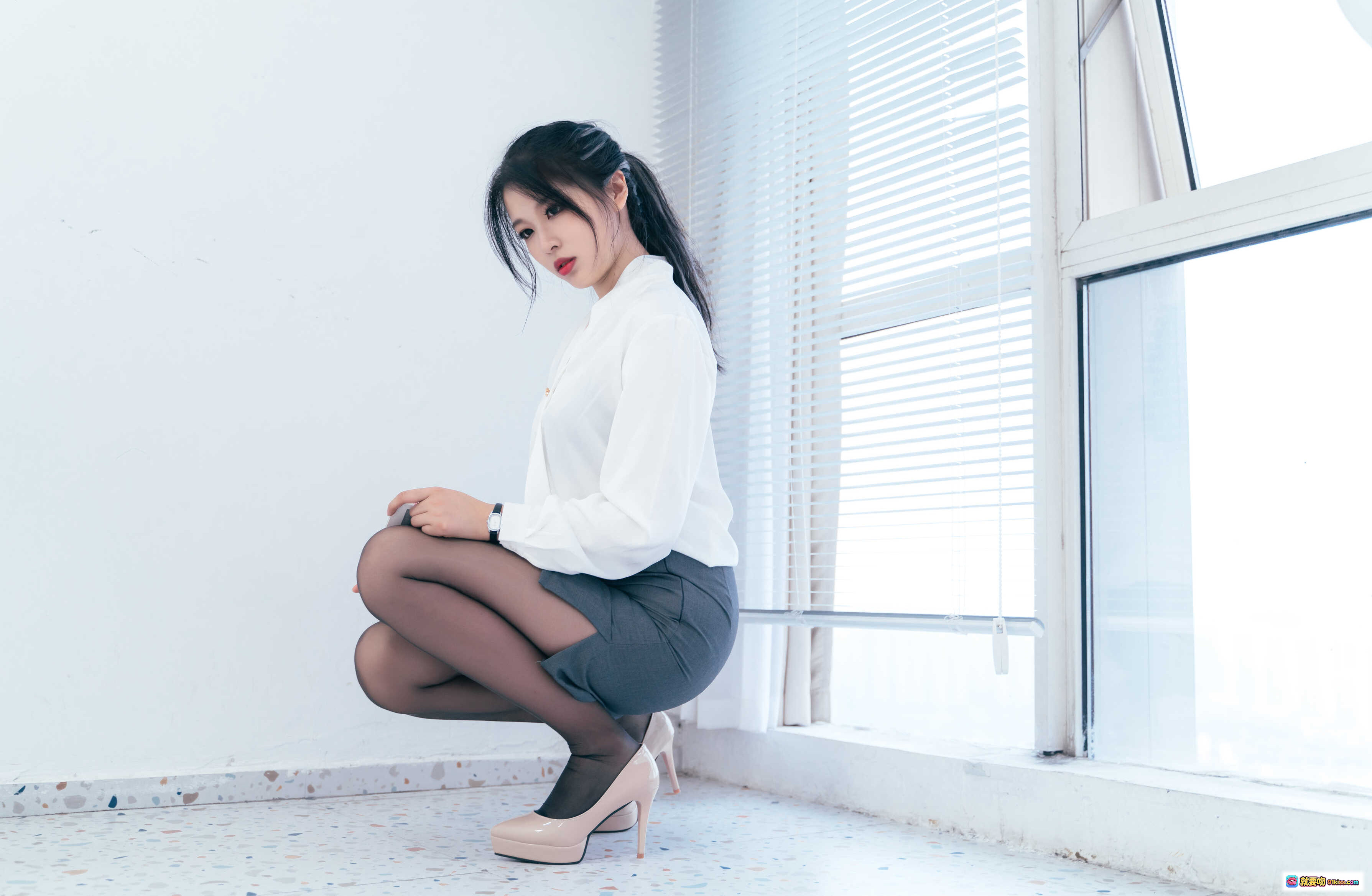 图片[2] - 轩萧学姐NO.008 OL职场白衬衫黑裙写真 34P高清美图 优雅知性通勤风穿搭 showcase - 就要吻