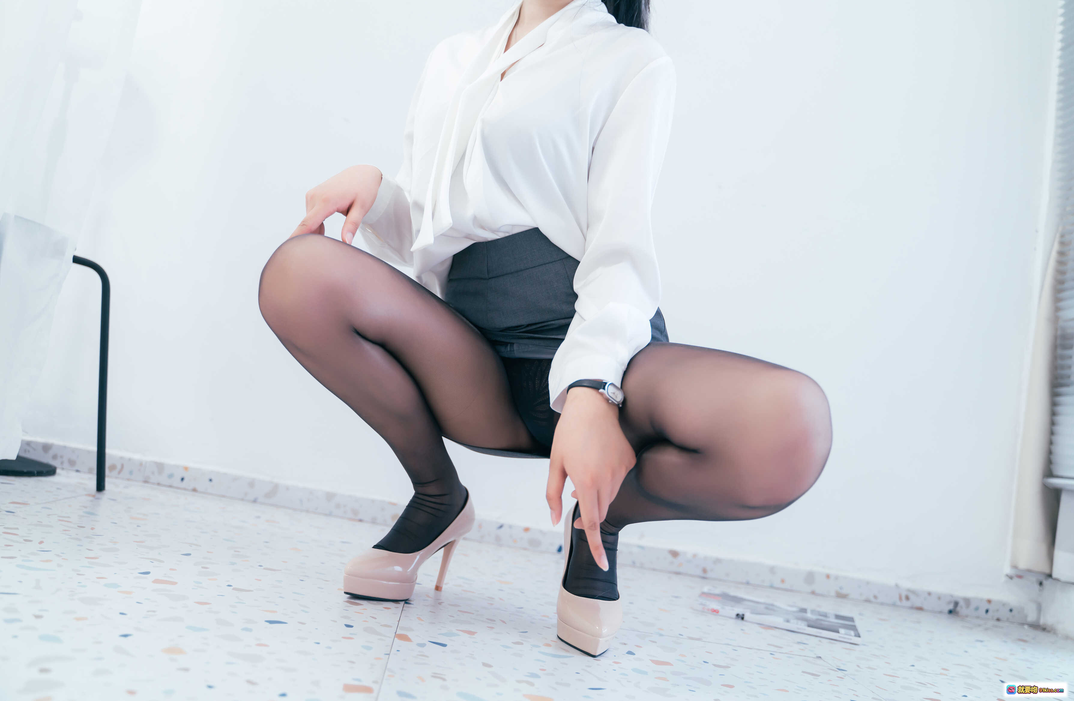 图片[8] - 轩萧学姐NO.008 OL职场白衬衫黑裙写真 34P高清美图 优雅知性通勤风穿搭 showcase - 就要吻