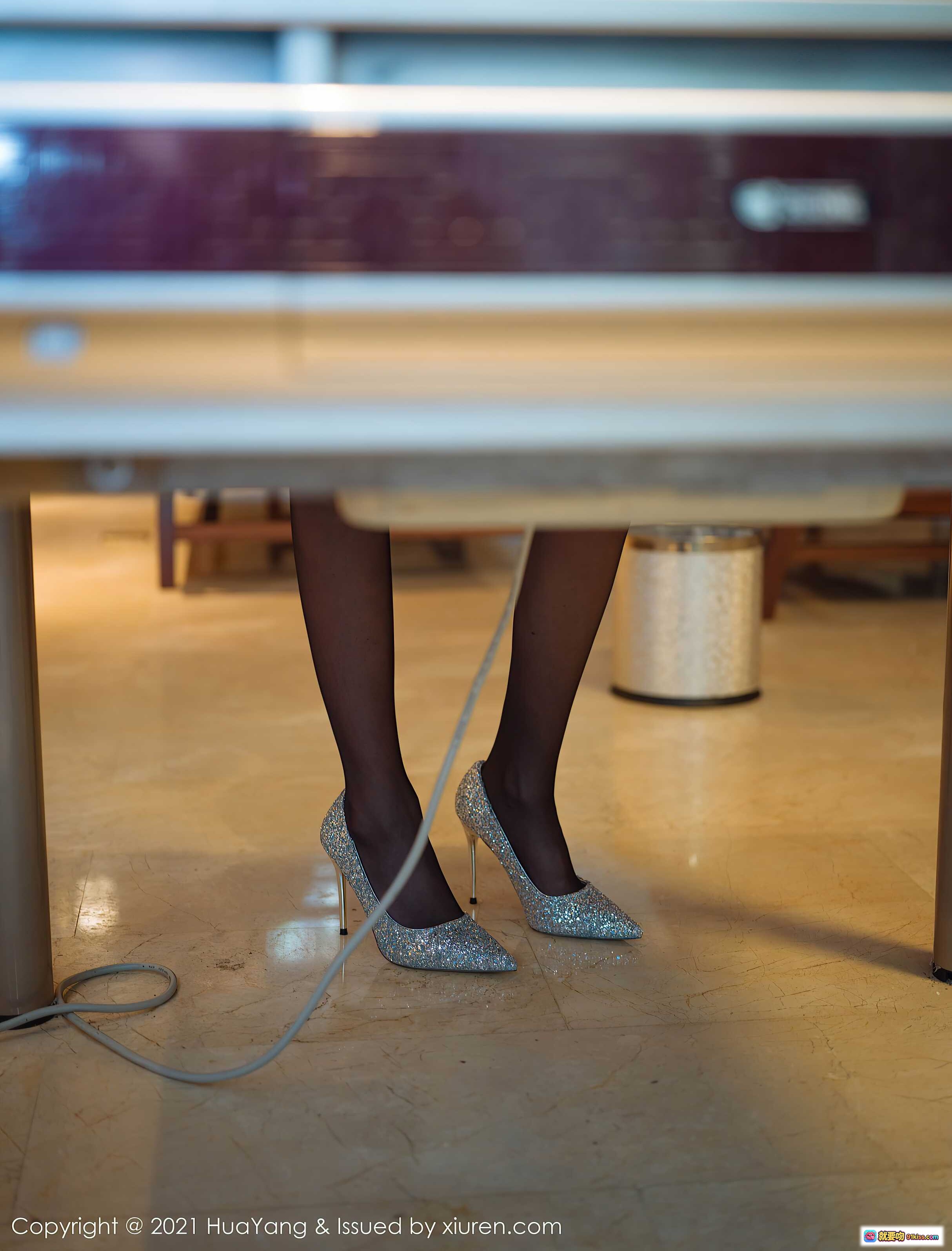 图片[10] - HuaYang花漾2021.04.09 VOL.387 玥儿玥er 白衬衫黑短裙黑丝美腿高跟鞋麻将桌写真68P高清图集 - 就要吻