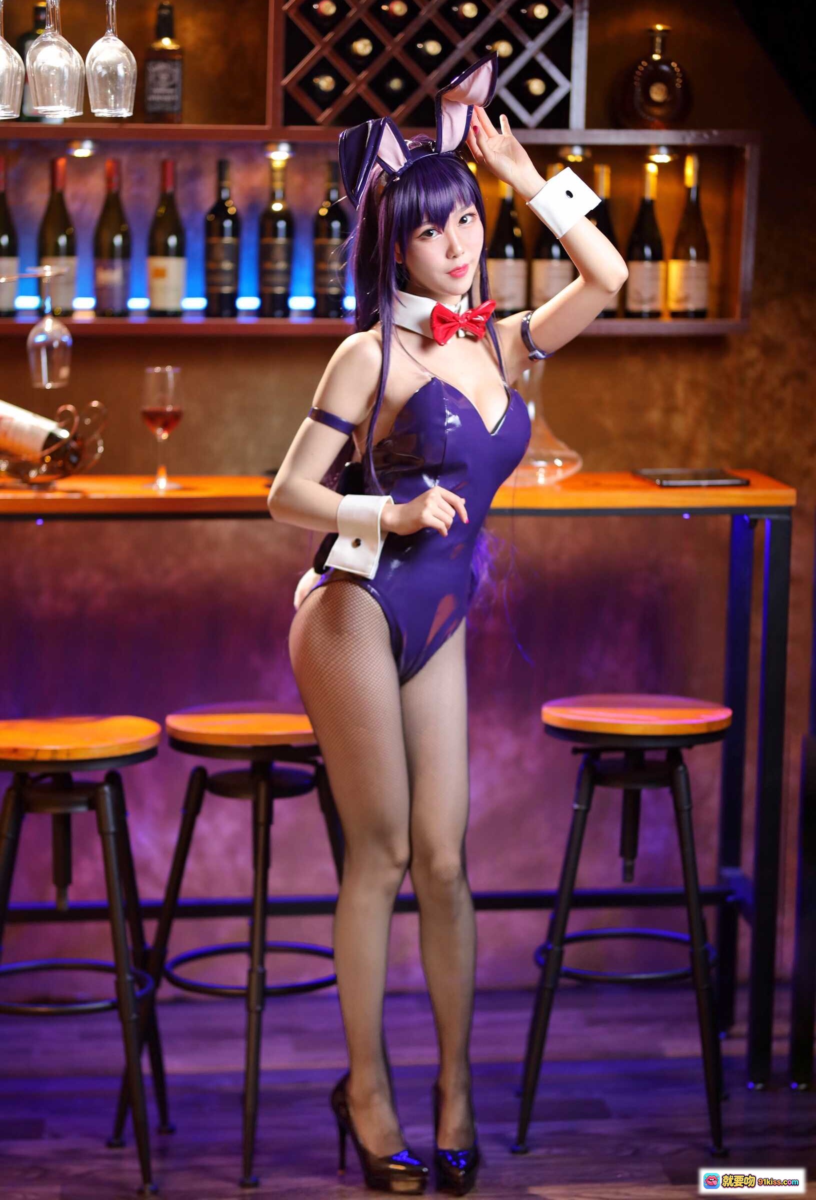 图片[3] - 抖娘利世NO.041兔女郎学姐写真｜紫色皮质连体衣+网袜高跟+酒吧背景+兔耳发饰+红领结造型 - 就要吻