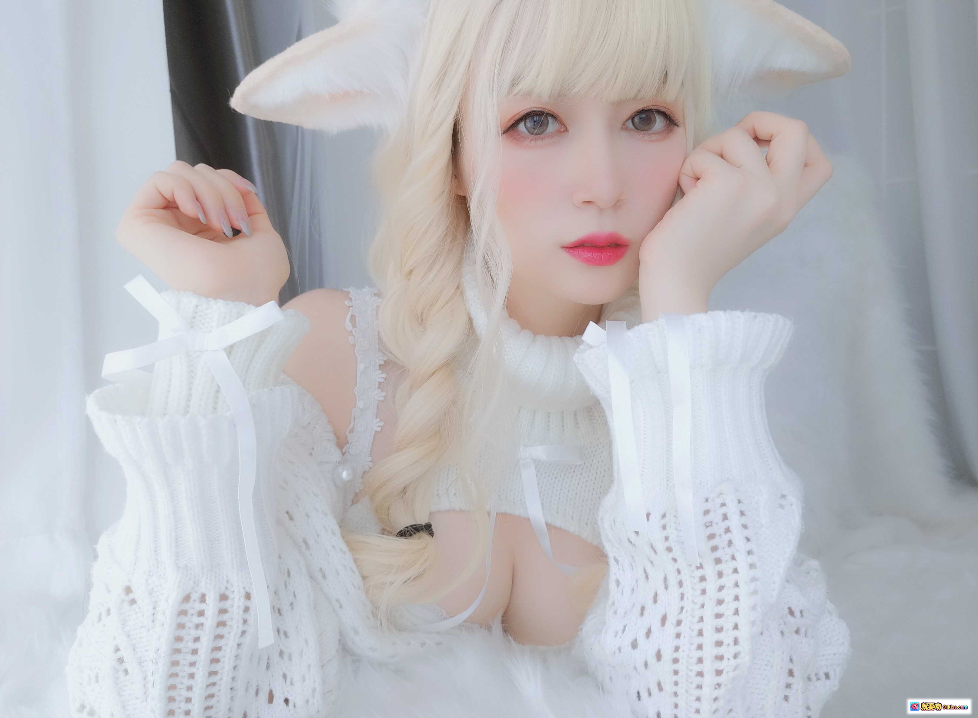 图片[5] - 白银81 NO.038 小白羊Cosplay写真 | 白色毛衣镂空设计+羊角发饰+双马尾金发+纯欲风穿搭+白色丝袜美腿 | 133P高清图集 - 就要吻