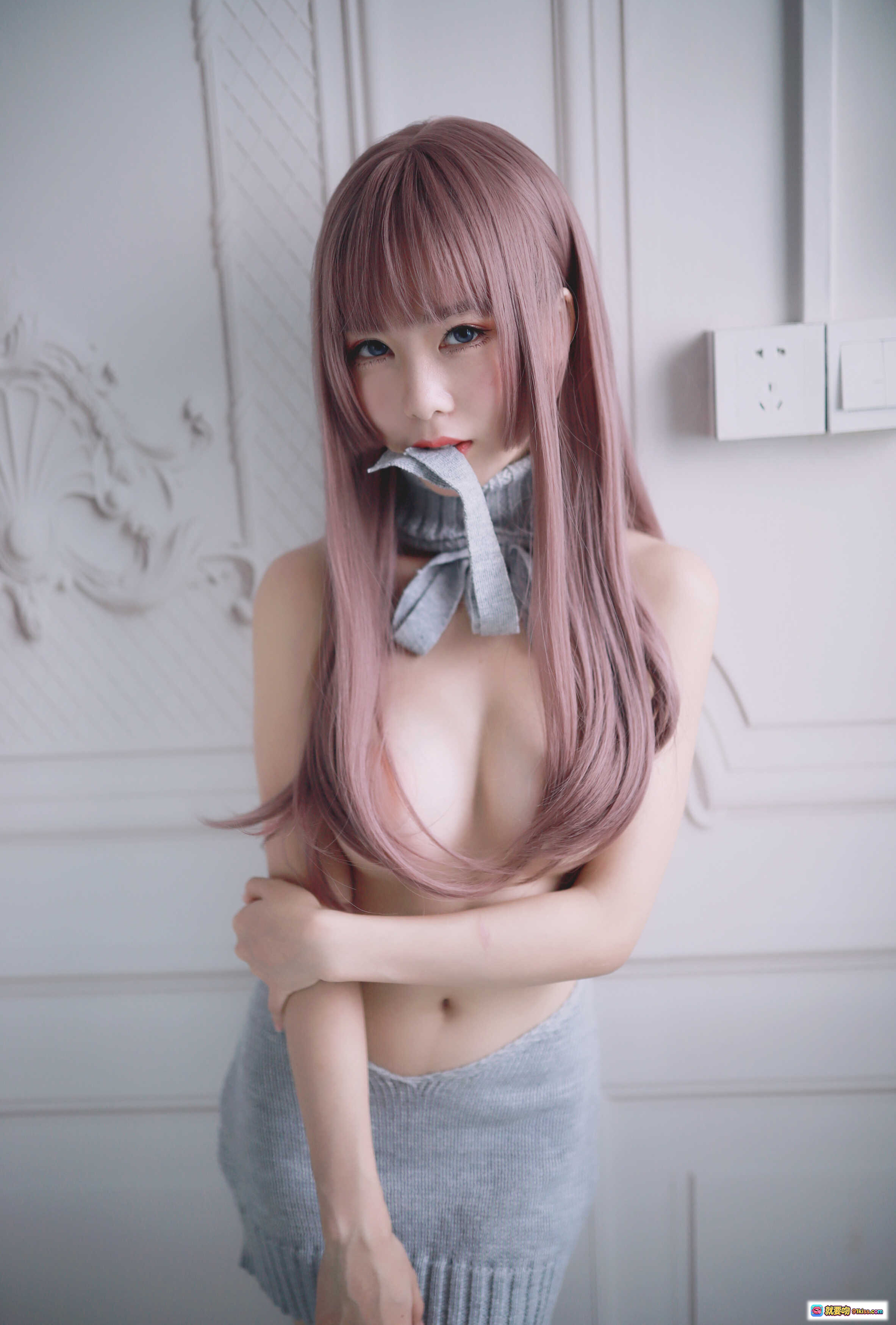 图片[8] - 抖娘利世NO.043露背毛衣写真 30P高清私房照 粉发少女性感背影 灰色针织衫诱惑姿态 - 就要吻