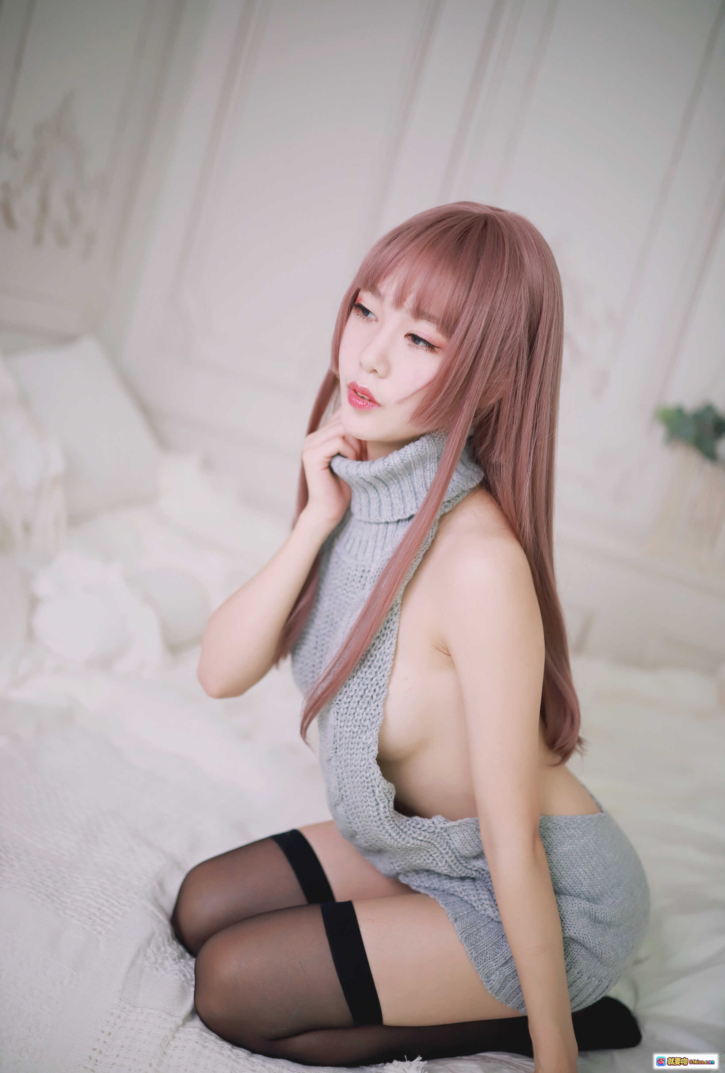 图片[2] - 抖娘利世NO.043露背毛衣写真 30P高清私房照 粉发少女性感背影 灰色针织衫诱惑姿态 - 就要吻