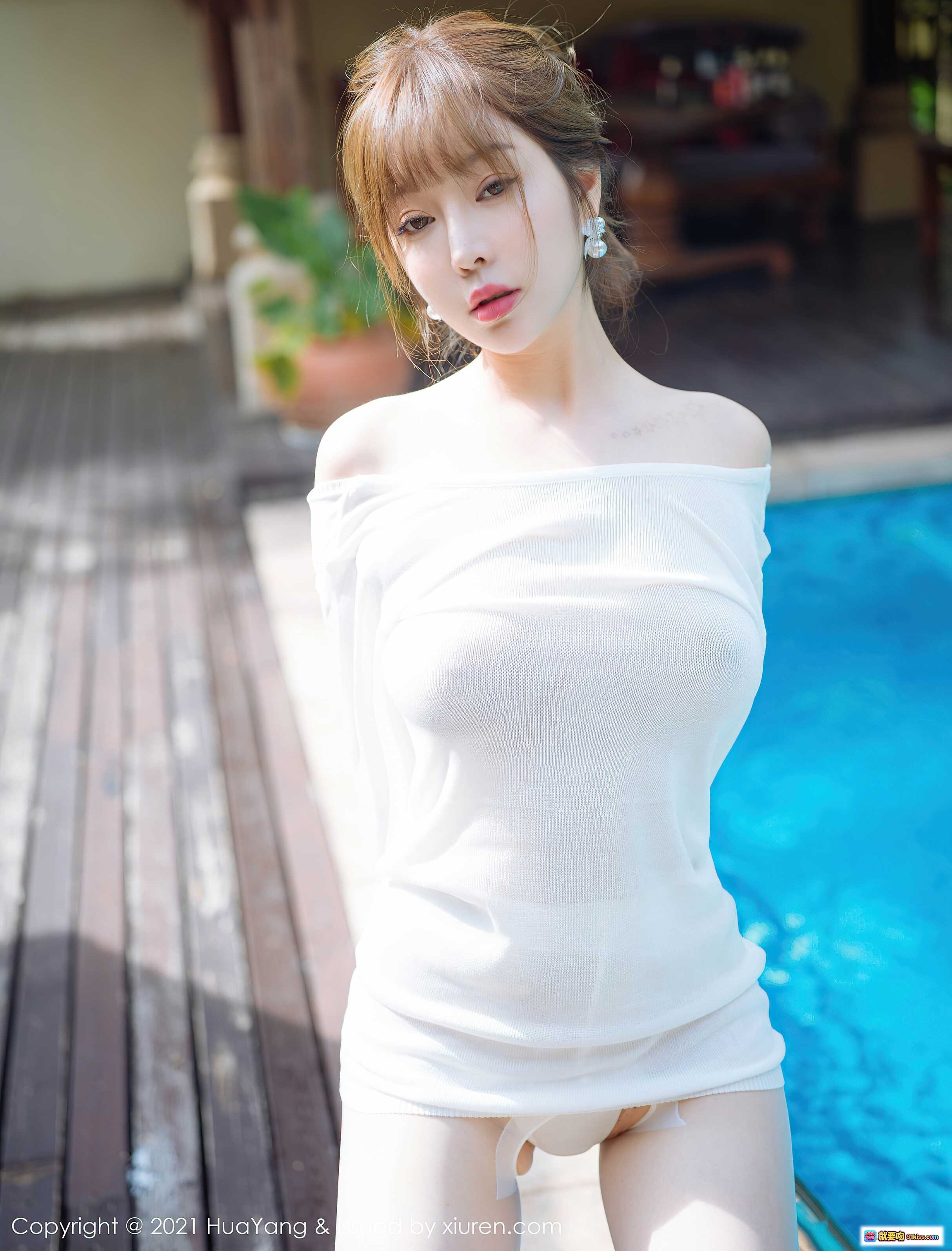 图片[10] - 王雨纯泳池写真｜白色透视上衣+丝袜美腿｜HuaYang花漾2021 Vol.429清新自然风户外拍摄 - 就要吻