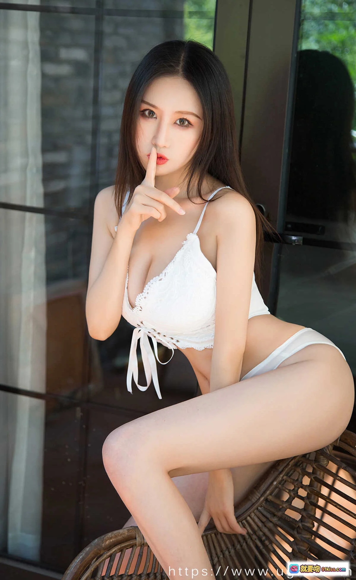 月音瞳白色蕾丝内衣写真 | Ugirls尤果网爱尤物No.2162 | 优雅坐姿私房美拍 | 高清性感摄影集 - 就要吻