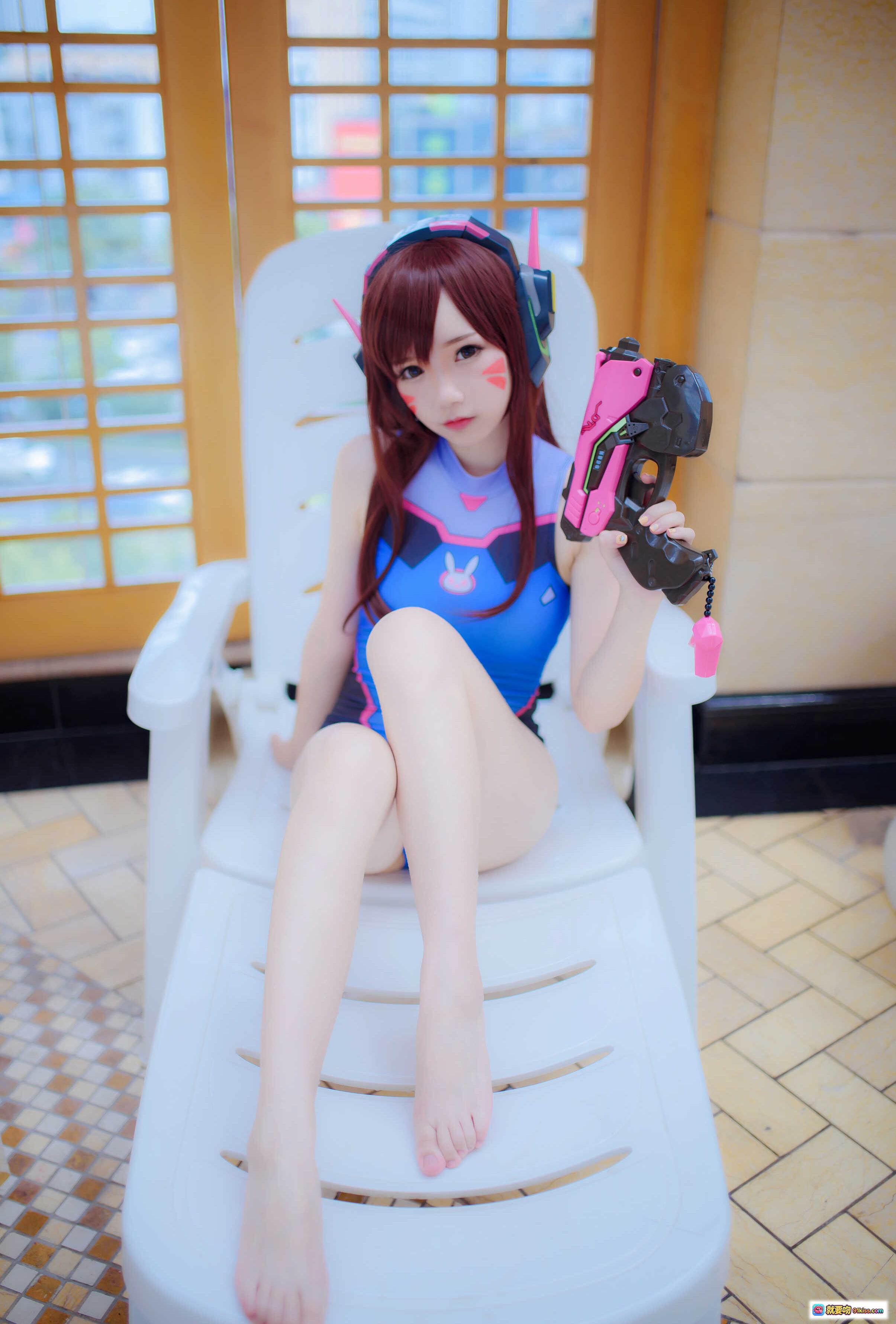 图片[4] - 雪晴Astra NO.017 D.Va泳装Cosplay 游泳池手持黄紫浮圈 二次元动漫角色扮演 精致妆容与耳机造型 31P高清写真 - 就要吻