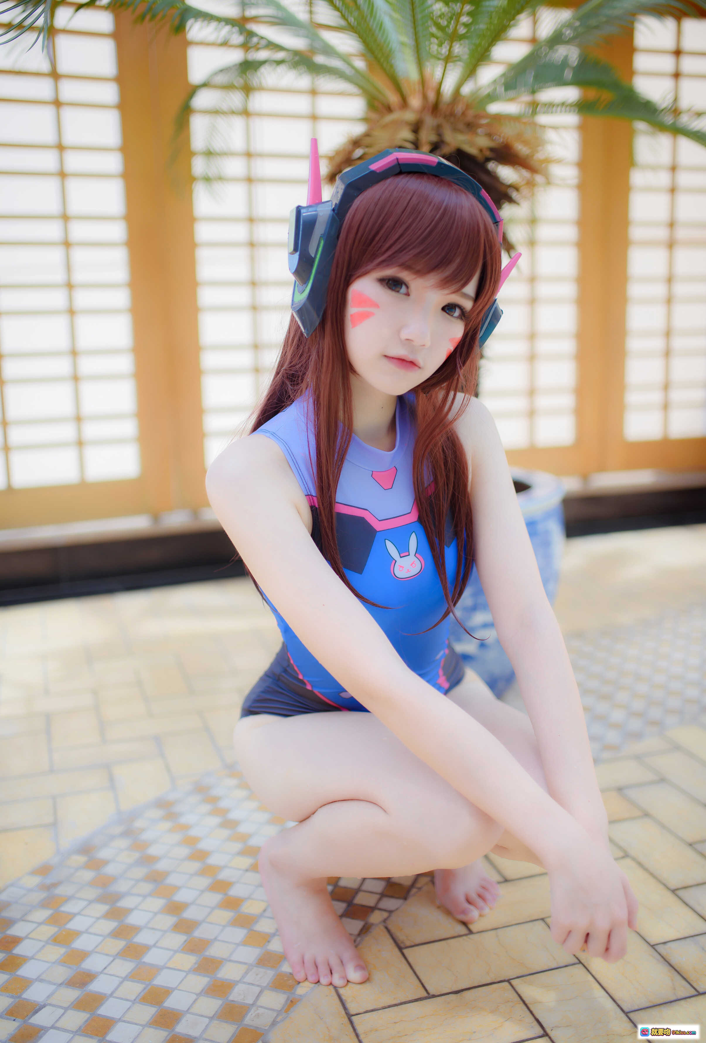 图片[9] - 雪晴Astra NO.017 D.Va泳装Cosplay 游泳池手持黄紫浮圈 二次元动漫角色扮演 精致妆容与耳机造型 31P高清写真 - 就要吻