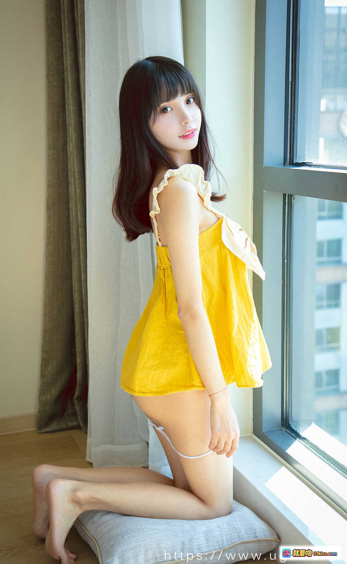 图片[5] - Ugirls尤果网爱尤物No.2135猫猫35P写真 黄色吊带裙甜美私房床照少女风清新自然室内摄影 - 就要吻