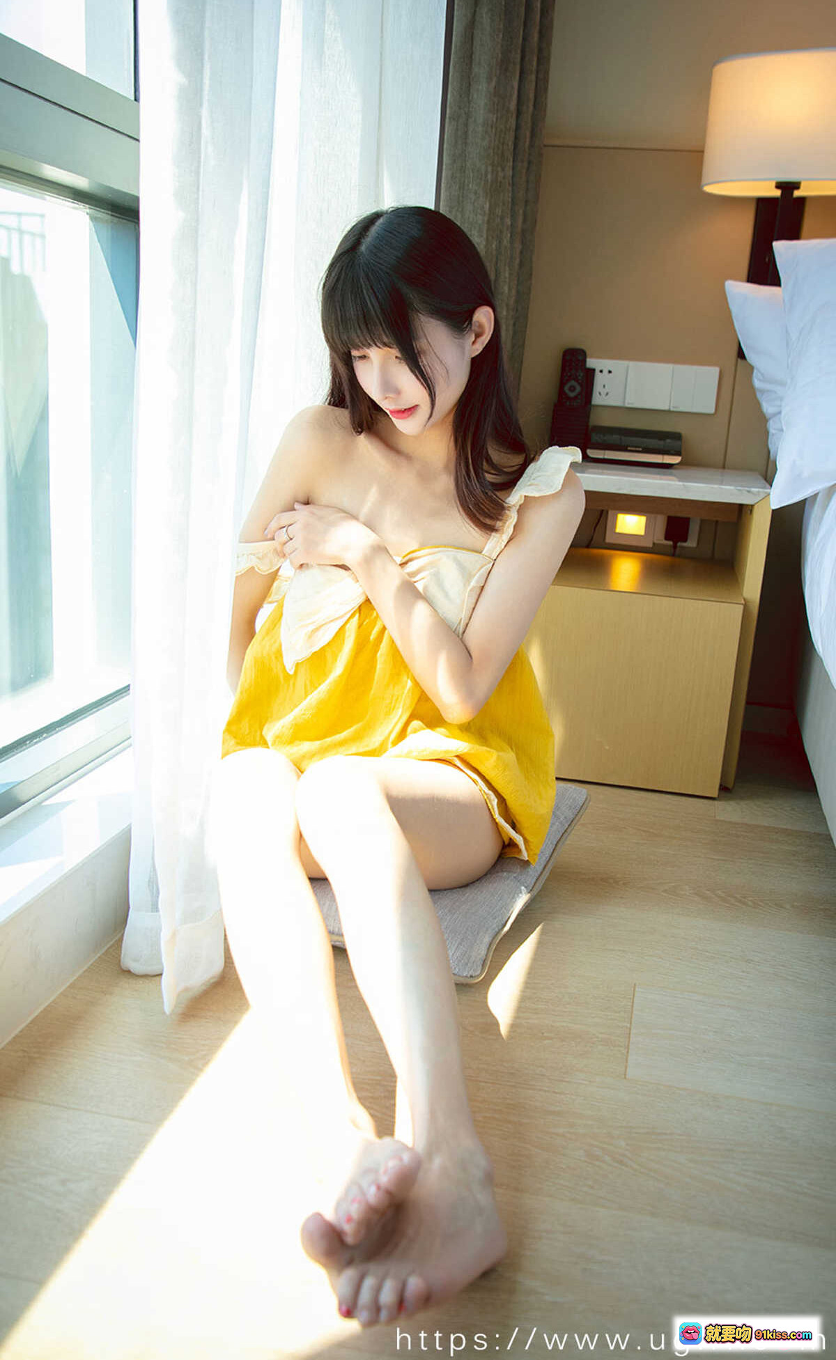 图片[4] - Ugirls尤果网爱尤物No.2135猫猫35P写真 黄色吊带裙甜美私房床照少女风清新自然室内摄影 - 就要吻