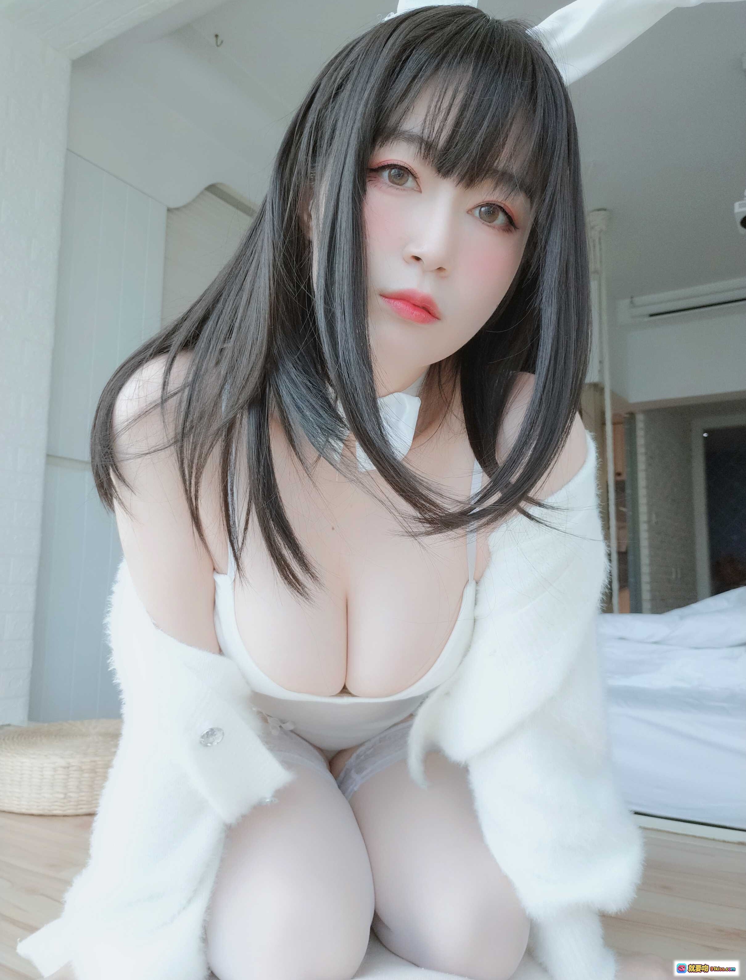 图片[1] - 白银81 NO.056 白丝兔子写真 甜美兔耳少女 白色毛衣搭配性感内衣 纯欲风居家私房照 109P高清图集 - 就要吻