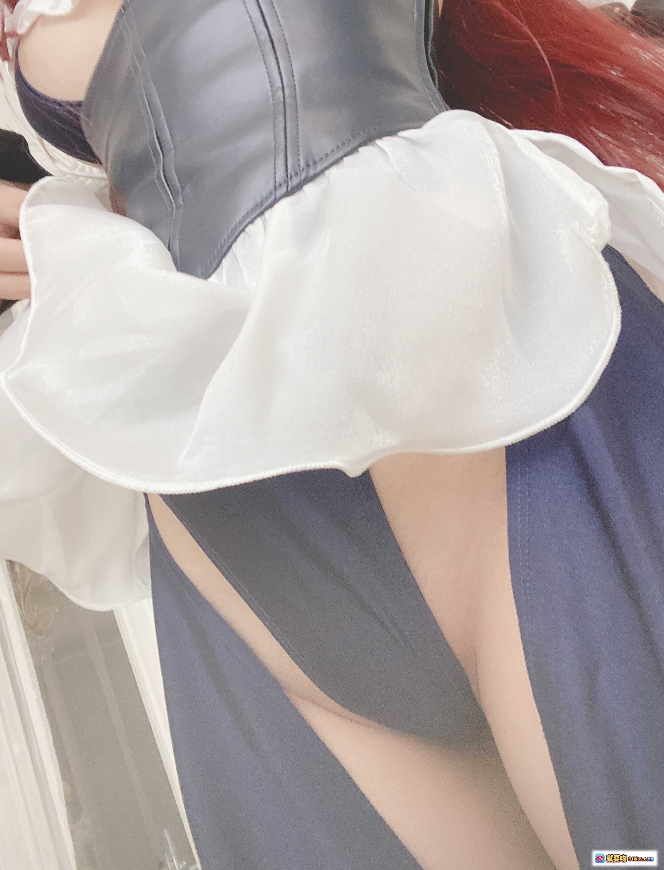 图片[5] - 斯卡哈同人女仆cos写真 | 白色上衣+深蓝开衩裙 | 红发造型 | 24P高清图集 | 一北亦北NO.011 - 就要吻